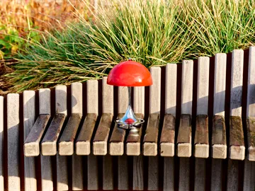 Panthella 160 Portable v3 bordslampa - Original Opal Red - Louis Poulsen