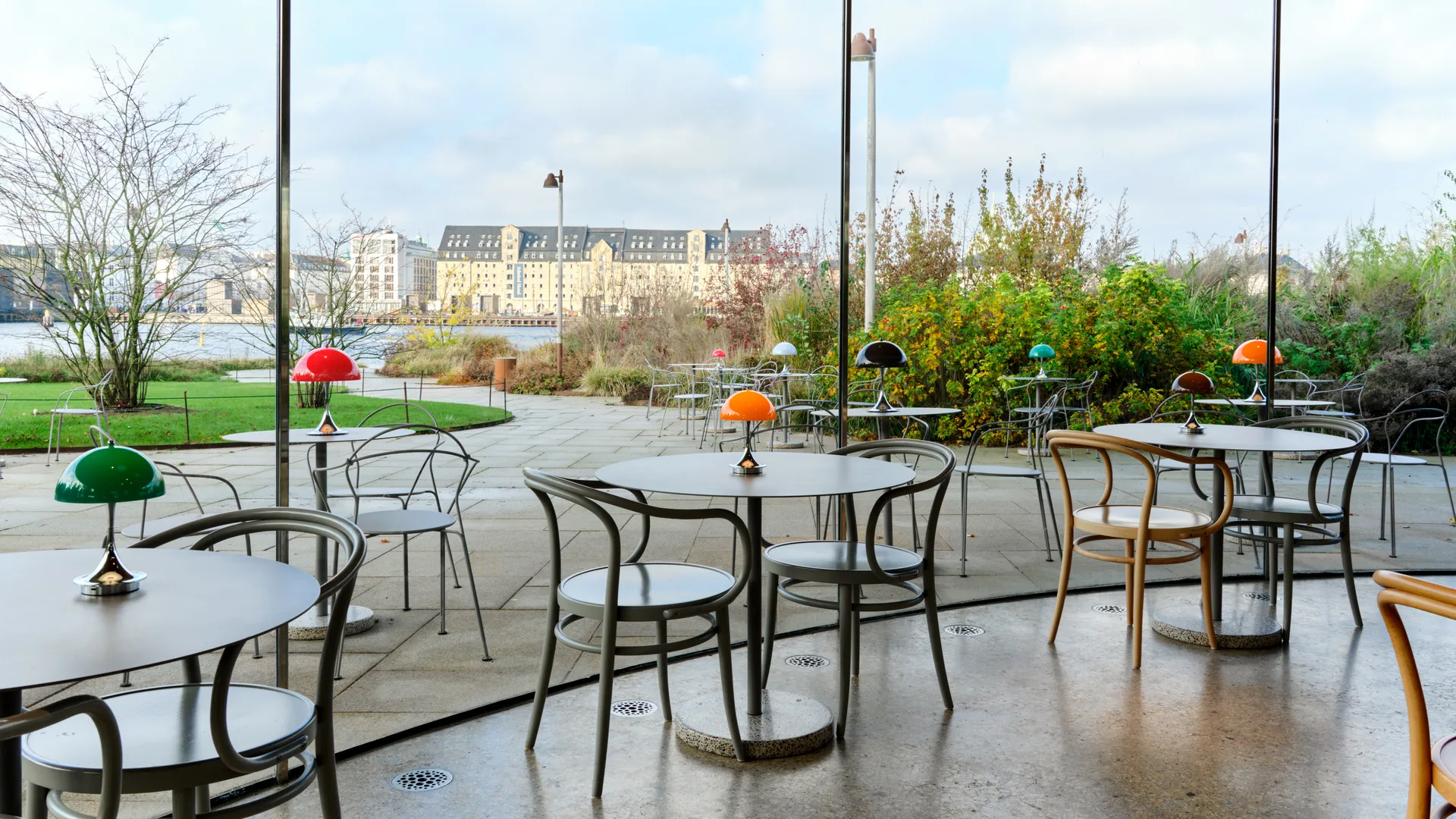 Panthella 160 Portable v3 bordslampa, Original Opal Red Louis Poulsen