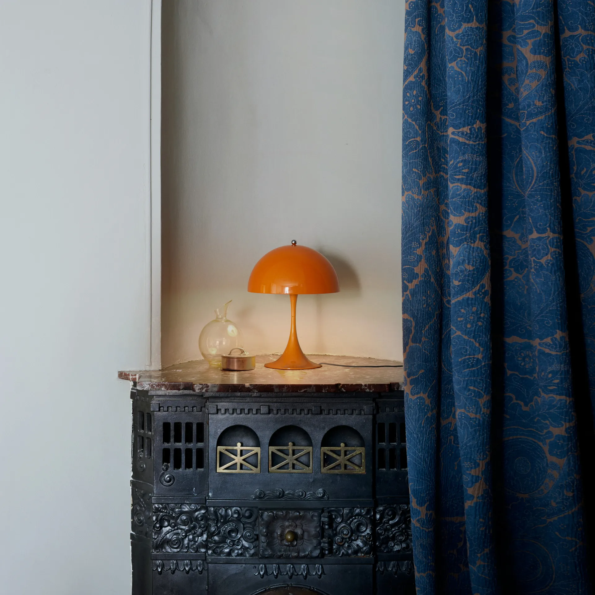 Panthella 250 bordslampa, Orange Louis Poulsen