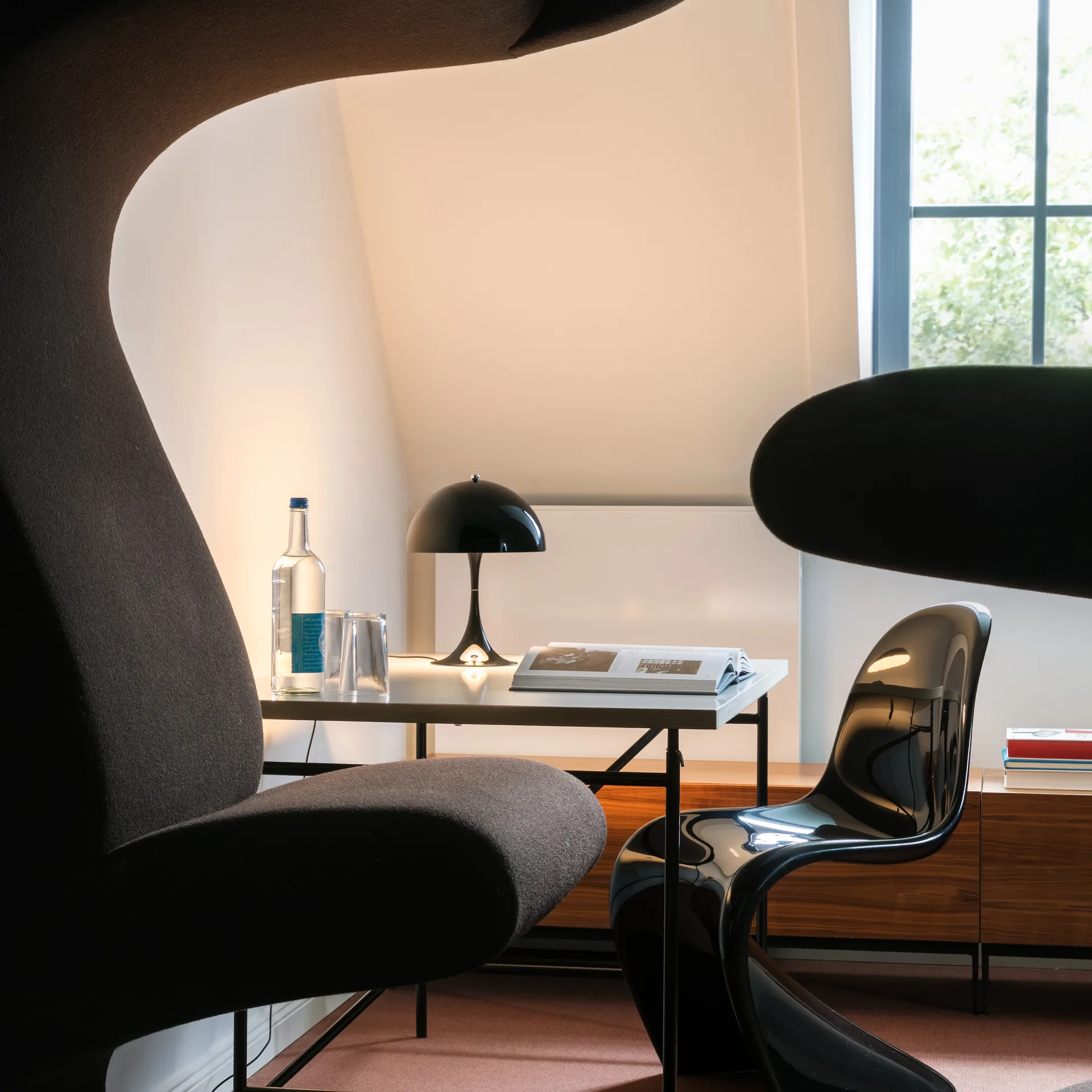 Panthella 250 bordslampa, Svart Louis Poulsen