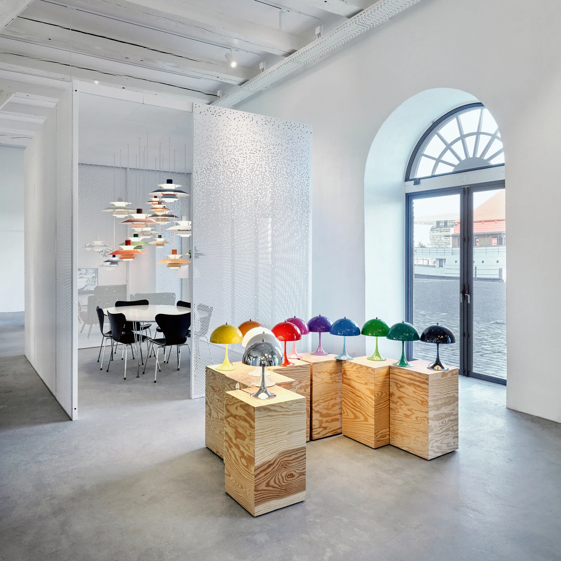 Panthella 250 bordslampa, Svart Louis Poulsen