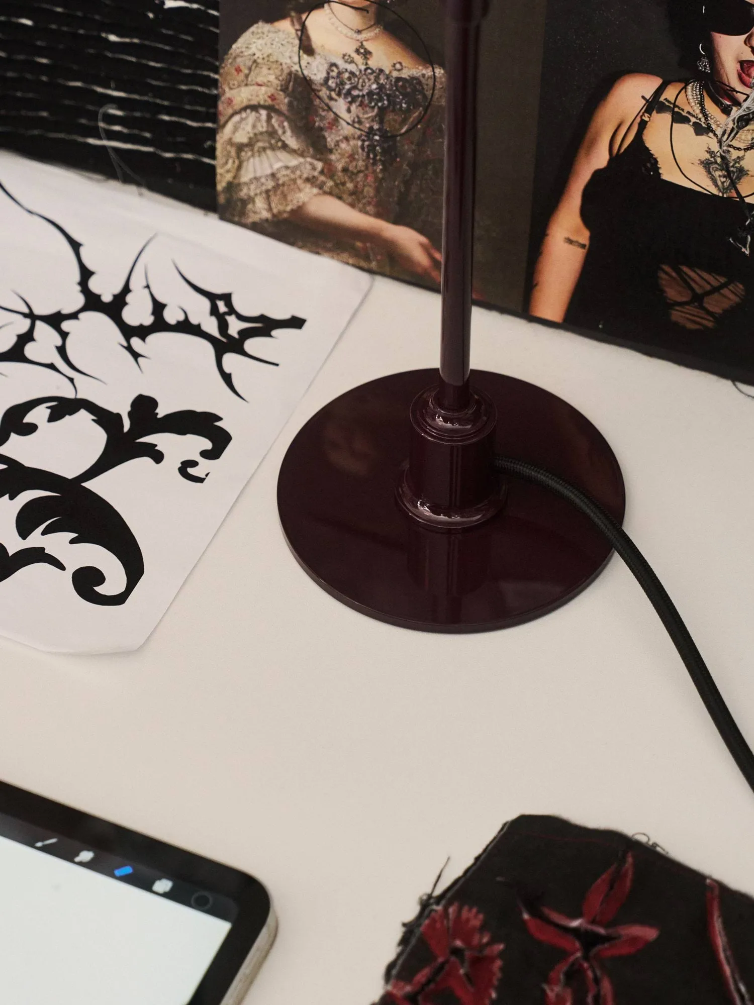 PH 2/1 bordslampa, Glossy burgundy Louis Poulsen