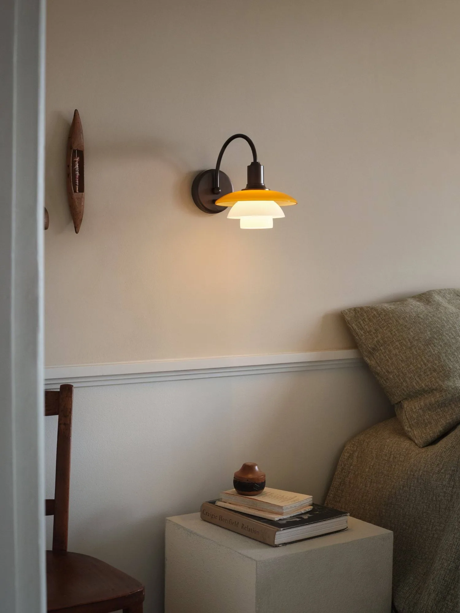 PH 2/2 Centenary Edition vägglampa, Amber-opal white, fast installation Louis Poulsen