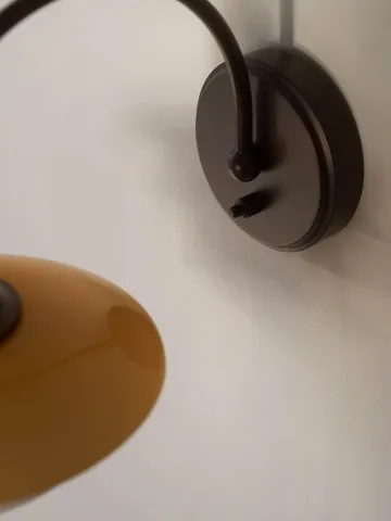 PH 2/2 Centenary Edition vägglampa - Amber-opal white, stickkontakt - Louis Poulsen