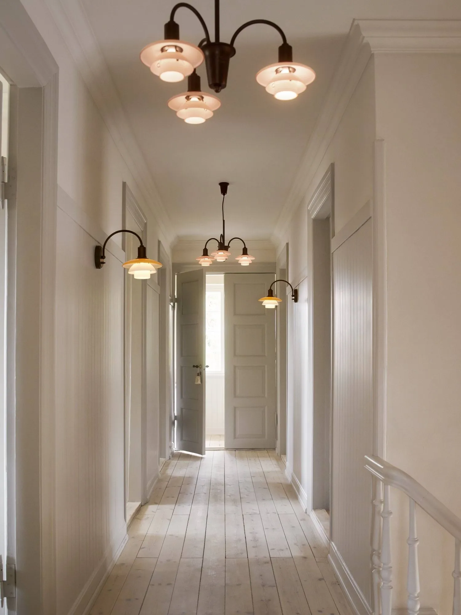 PH 2/2 Centenary Edition vägglampa, Amber-opal white, stickkontakt Louis Poulsen