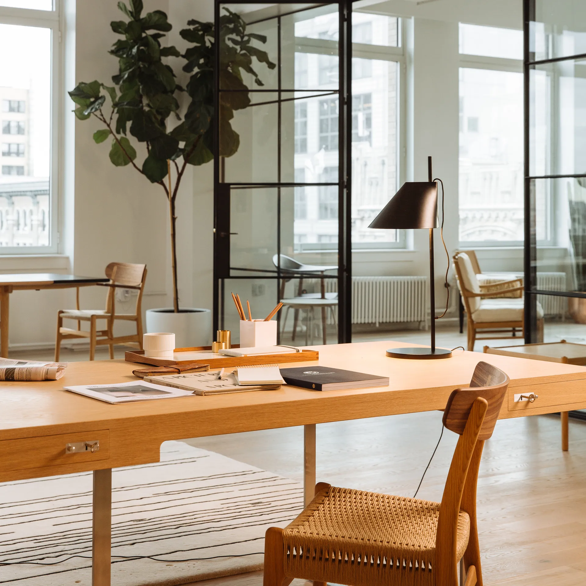 Yuh bordslampa, Svart Louis Poulsen