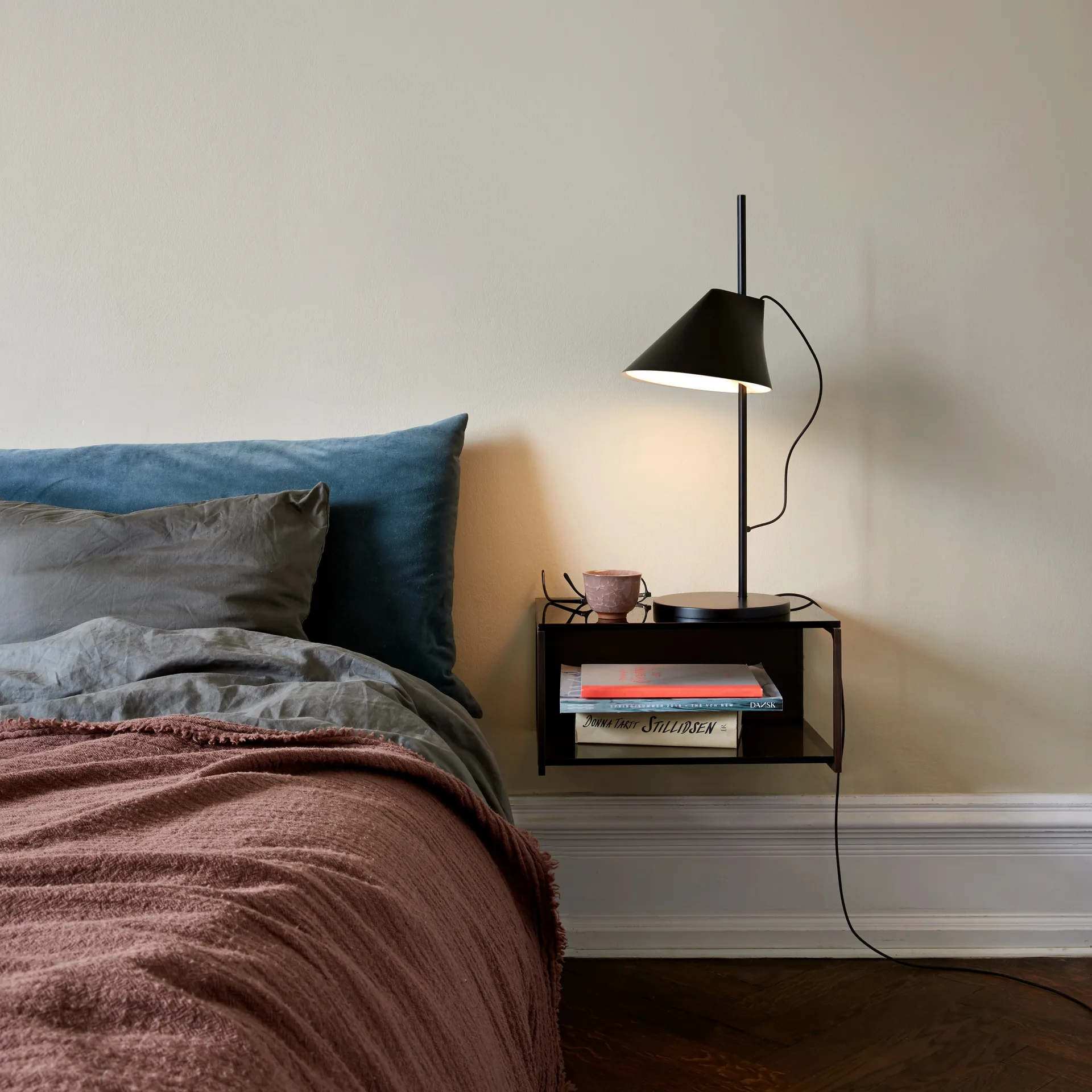 Yuh bordslampa, Svart Louis Poulsen