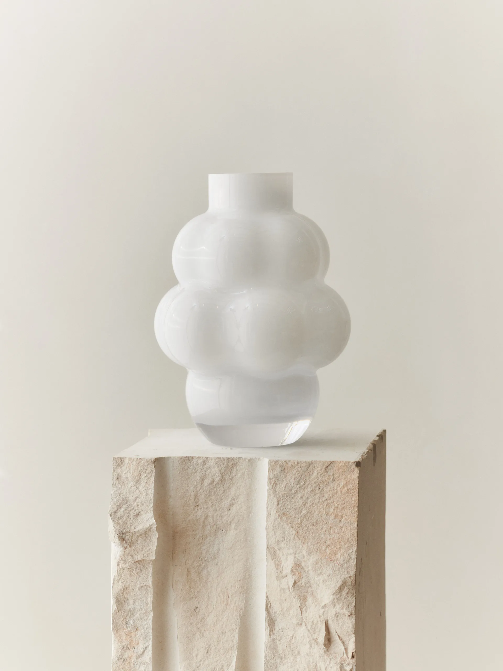 Balloon vas 04 32 cm, Opal White Louise Roe