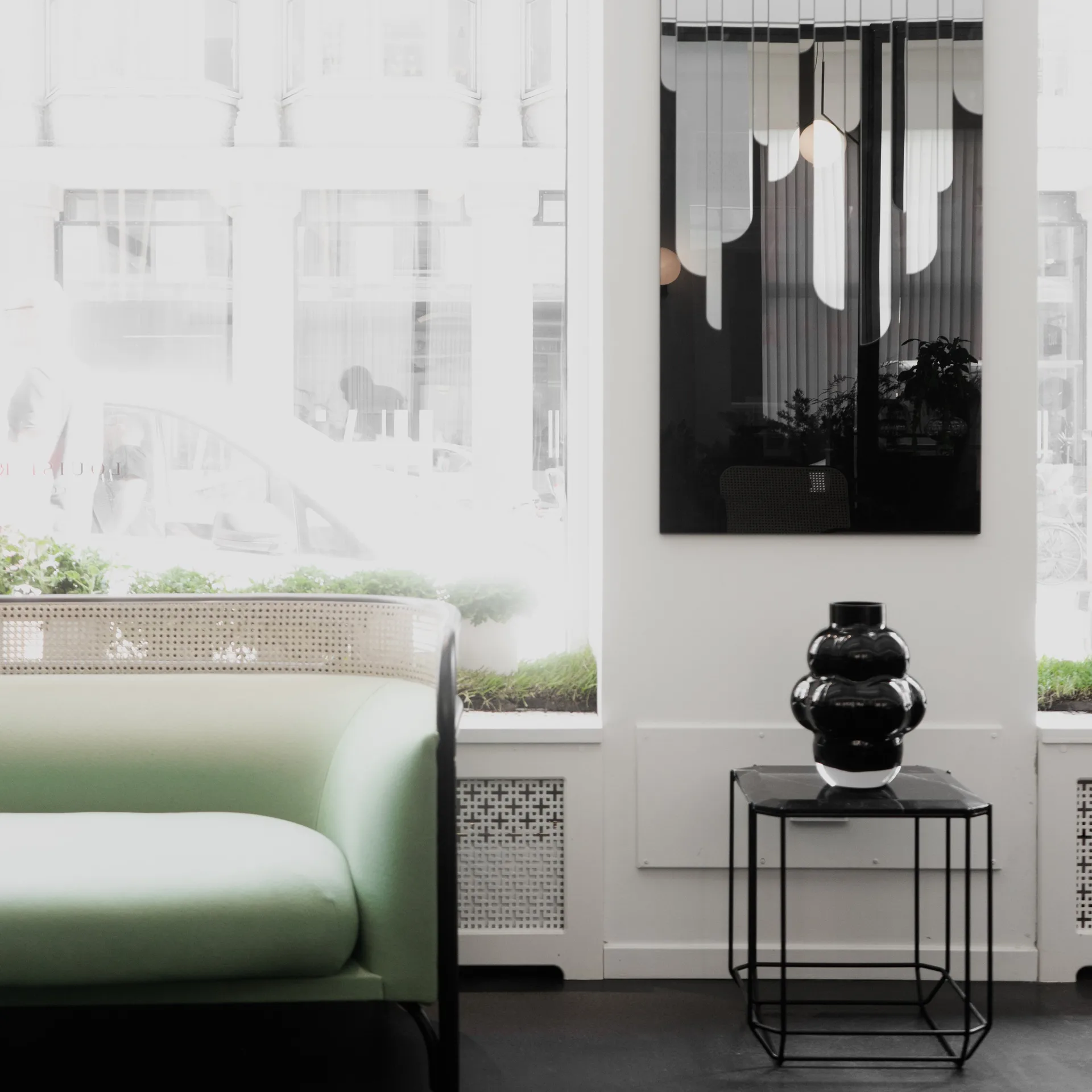 Balloon vas 04 32 cm, Svart Louise Roe