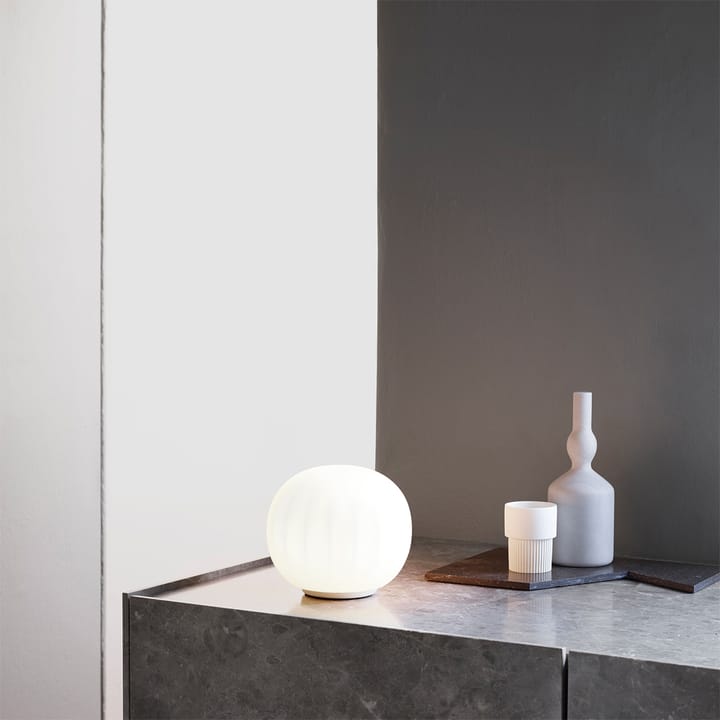 Lita bordslampa - ø18 cm, vit sockel - Luceplan