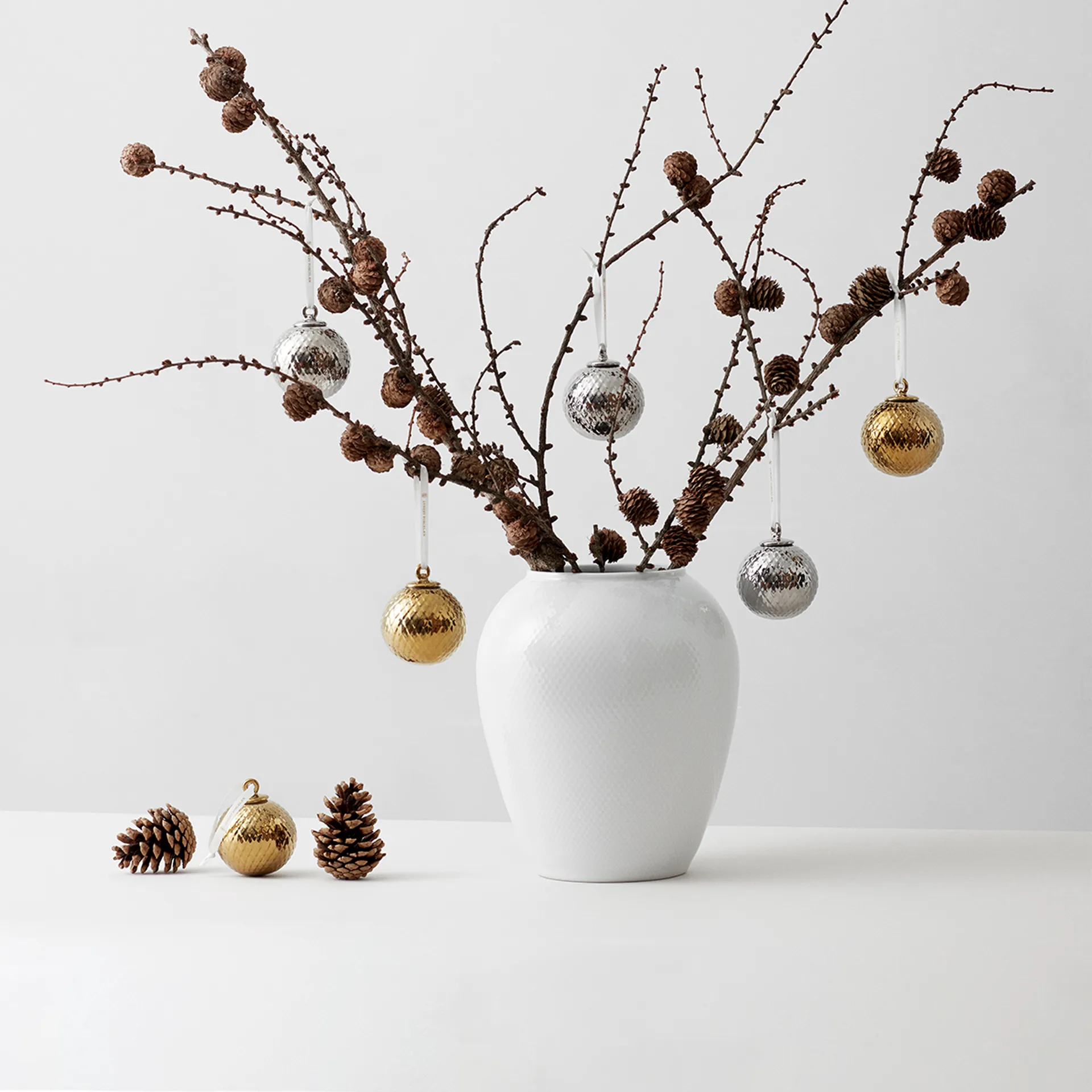 Rhombe julkula Ø7 cm, Guld Lyngby Porcelæn