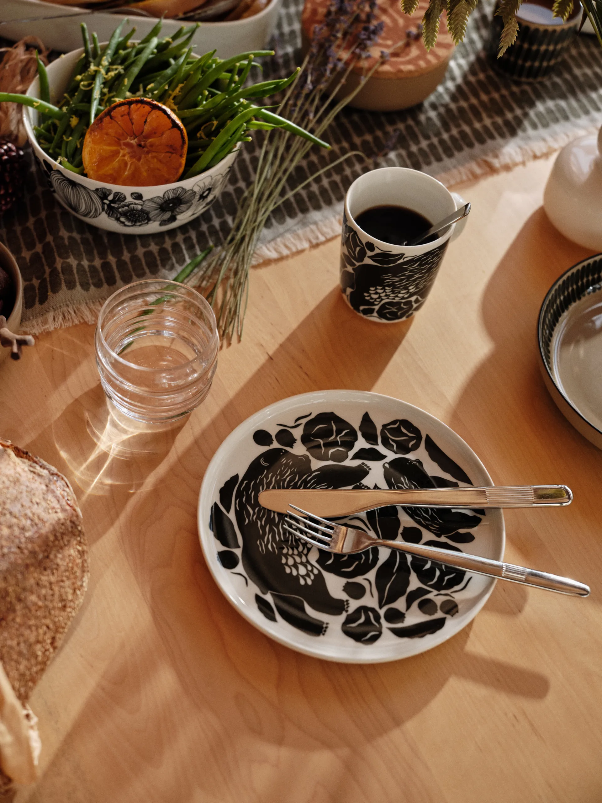 Karhuemo mugg 2,5 dl, Vit-mörkgrön Marimekko