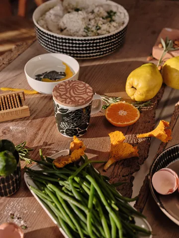 Karhuemo mugg 2,5 dl - Vit-mörkgrön - Marimekko