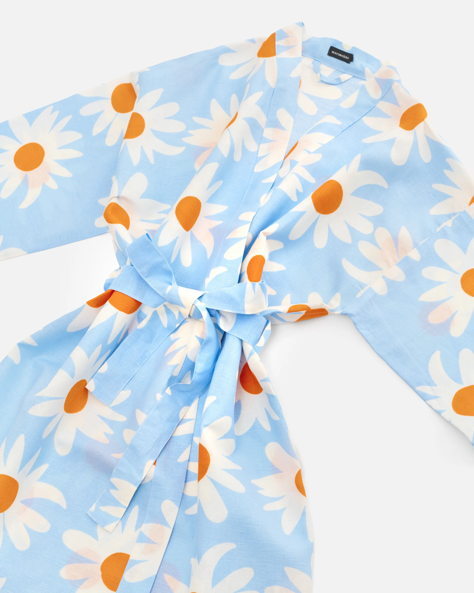 Rakastaa ei rakasta morgonrock, Orange-Off-white-light blue Marimekko