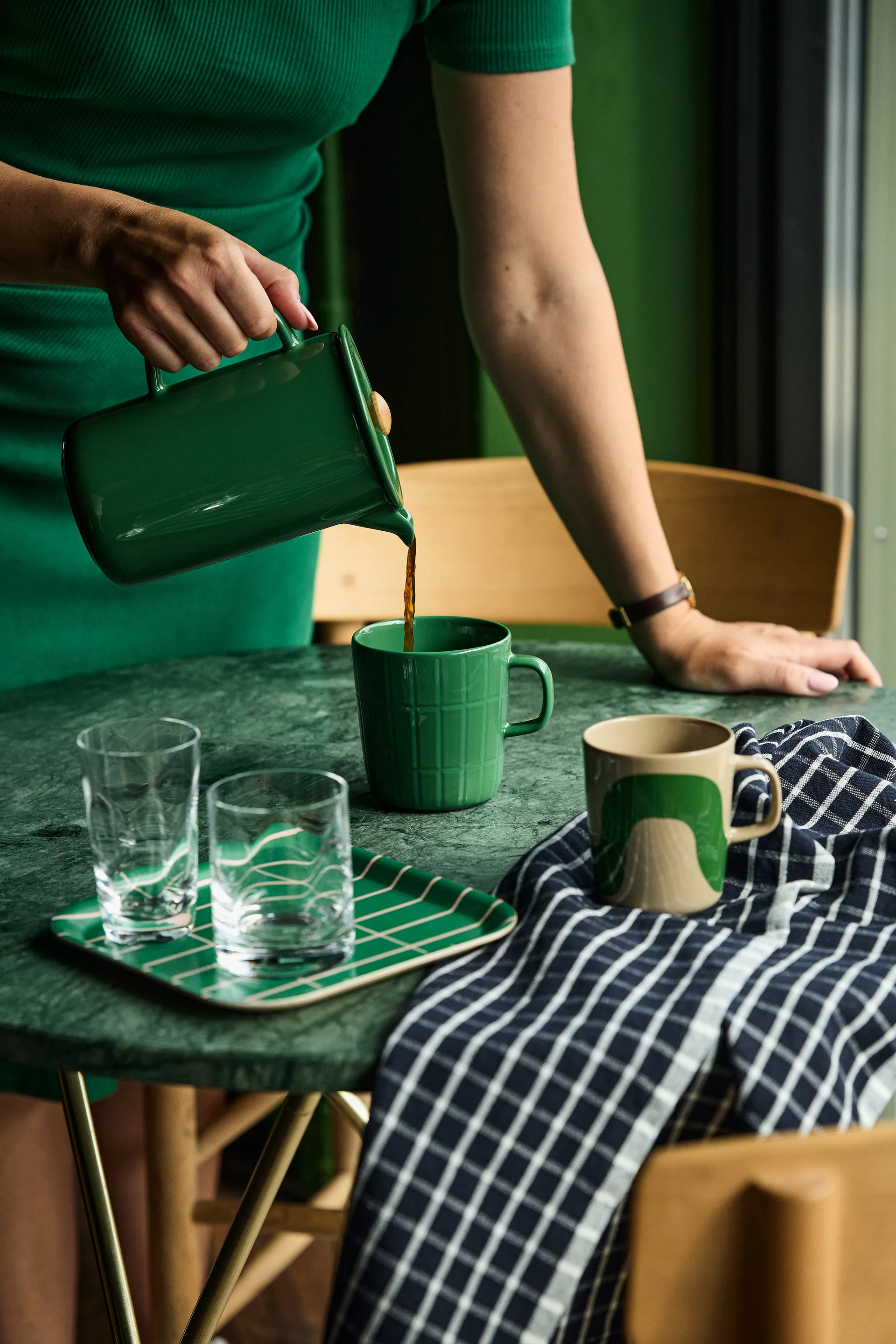 Tiiliskivi mugg 40 cl, Dark green Marimekko