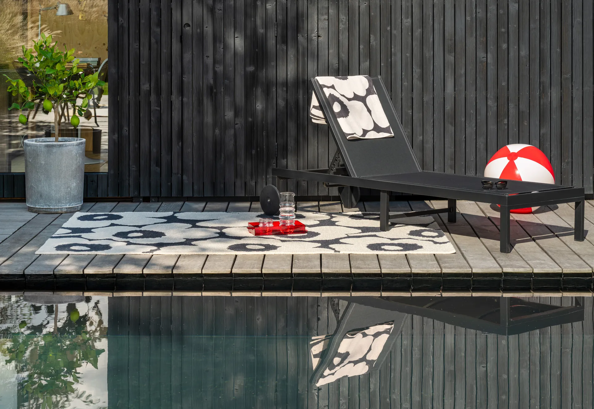 Unikko matta outdoor, Charcoal-white, 200x280 cm Marimekko
