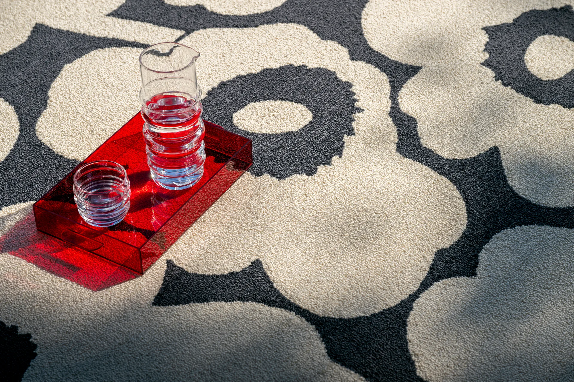 Unikko matta outdoor, Charcoal-white, 250x350 cm Marimekko