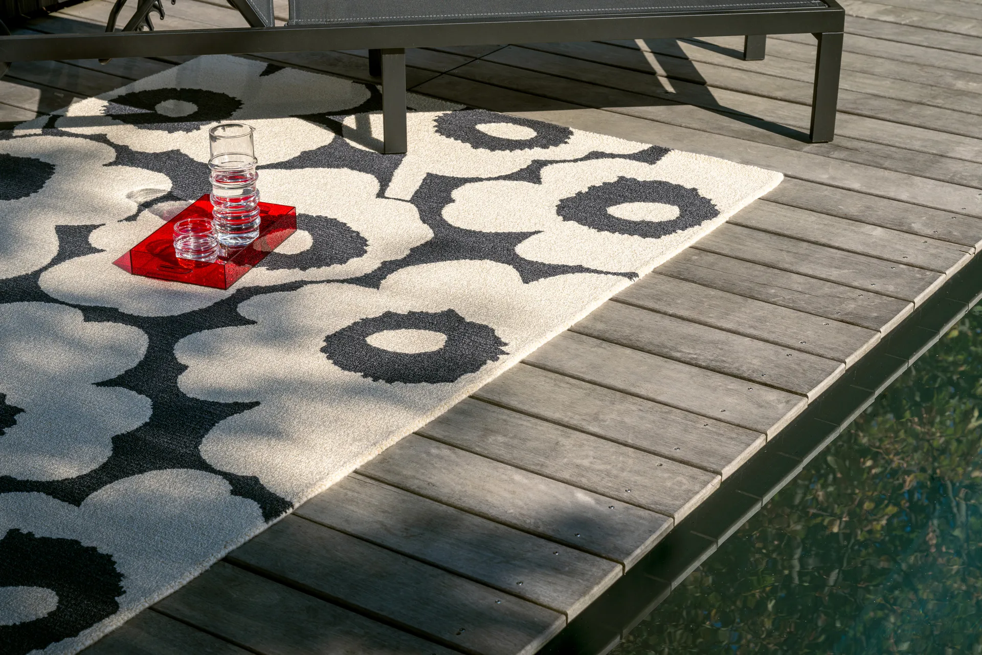 Unikko matta outdoor, Charcoal-white, 250x350 cm Marimekko