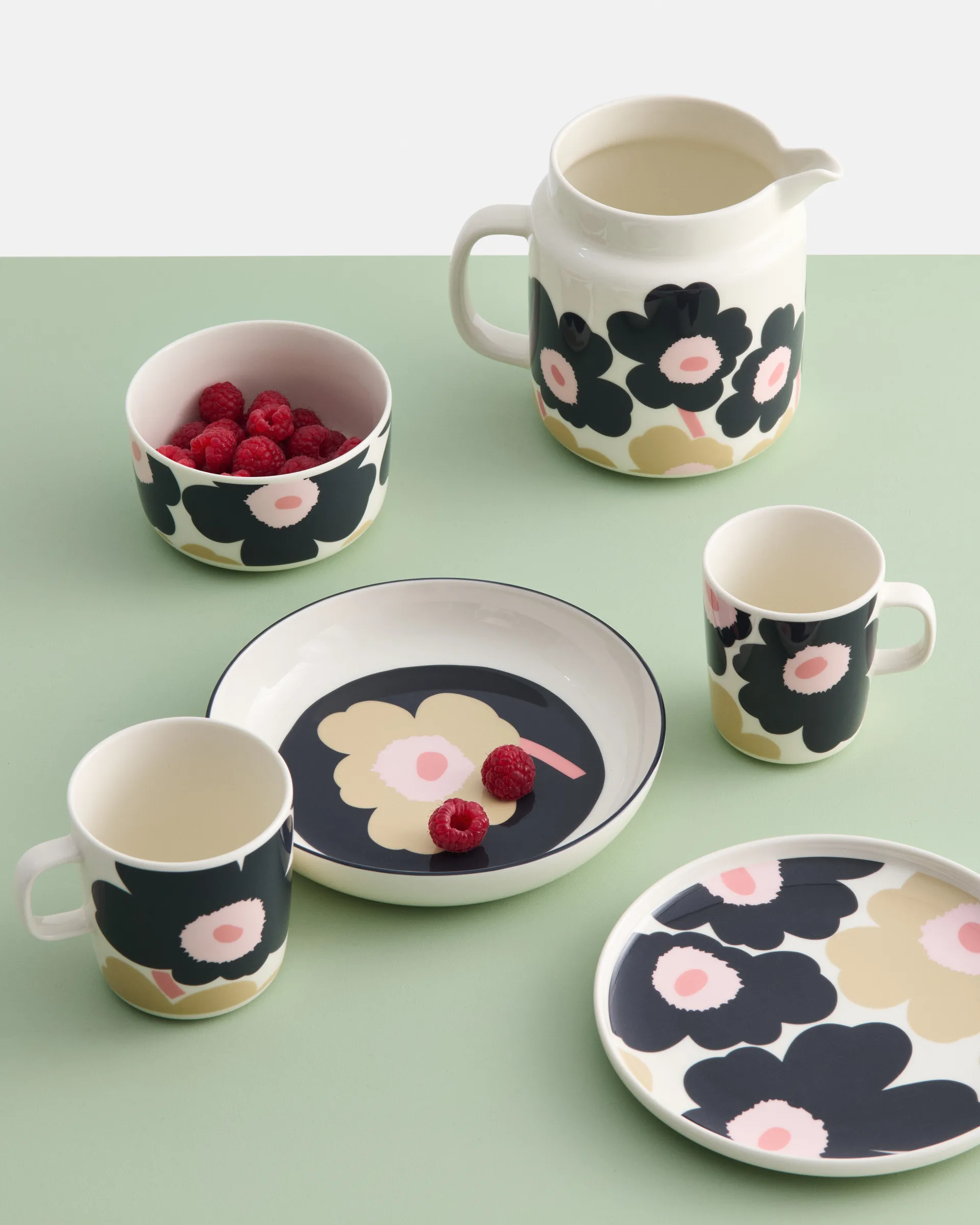 Unikko tallrik Ø20 cm, Off white-charcoal-sand-pink Marimekko