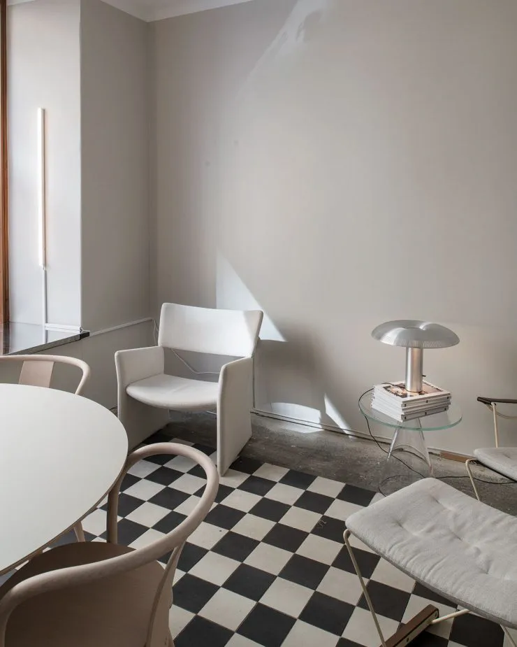 Crown Easy Chair fåtölj, Geneva Shingle - 2854/120 Massproductions