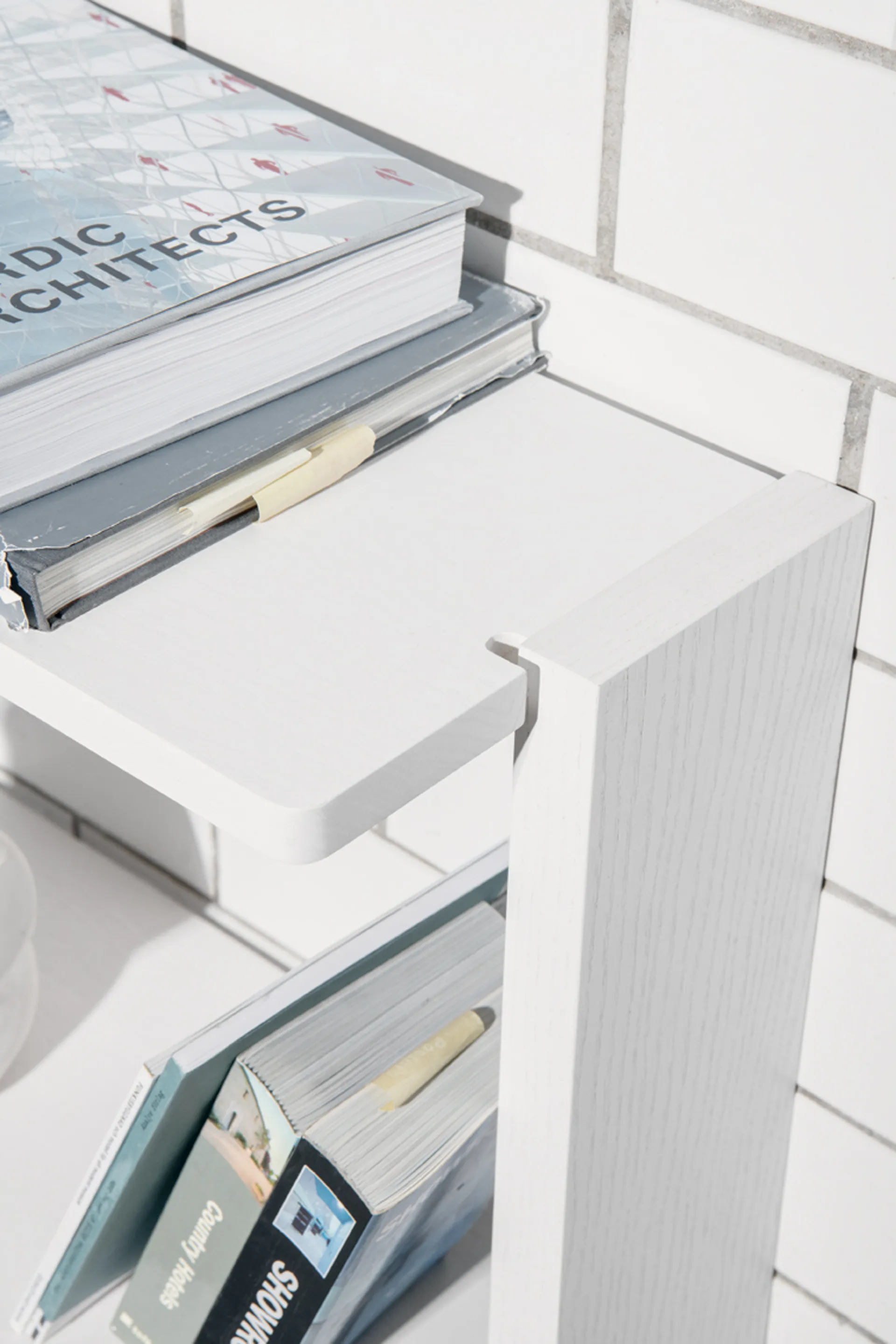 Gridlock - S1-A3-0 vägghylla, White stained Ash Massproductions