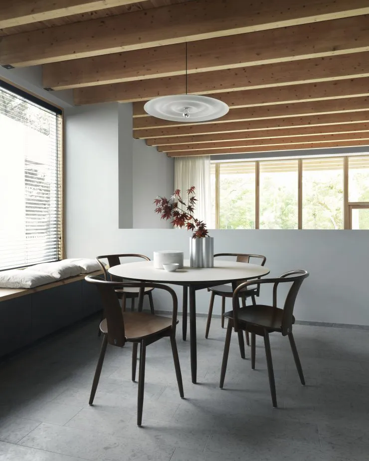 Icha stol, Valnötsbetsad bok Massproductions