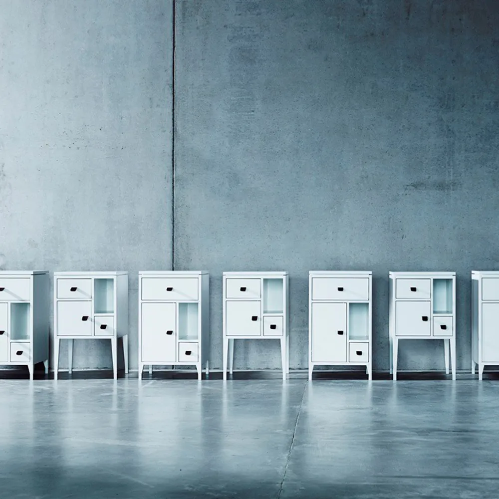 Abisko höga ben sängbord, vit, topp betong, handtag brunt älgskinn Mavis