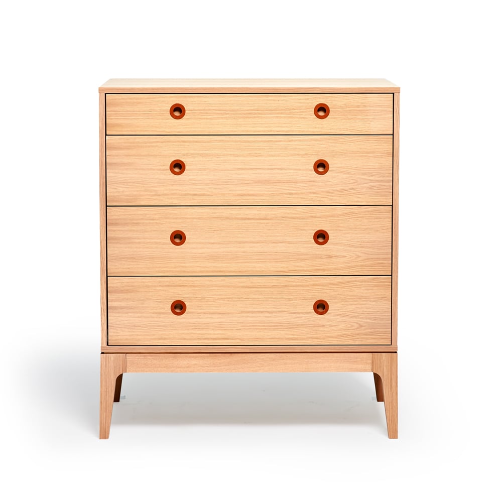Mavis Höllviken byrå ek vitpigment, 4 lådor | Skandinavisk Design | Byråer | Beige