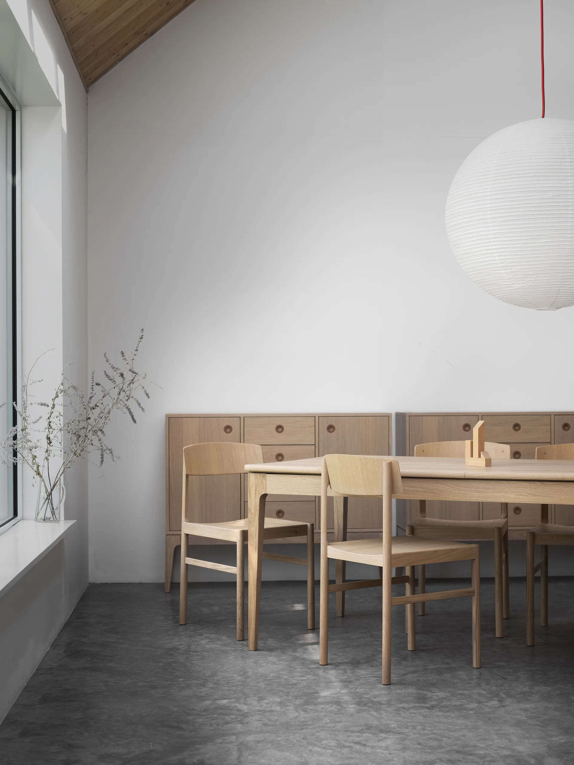 Höllviken matbord, ek vitpigmenterad mattlack Mavis