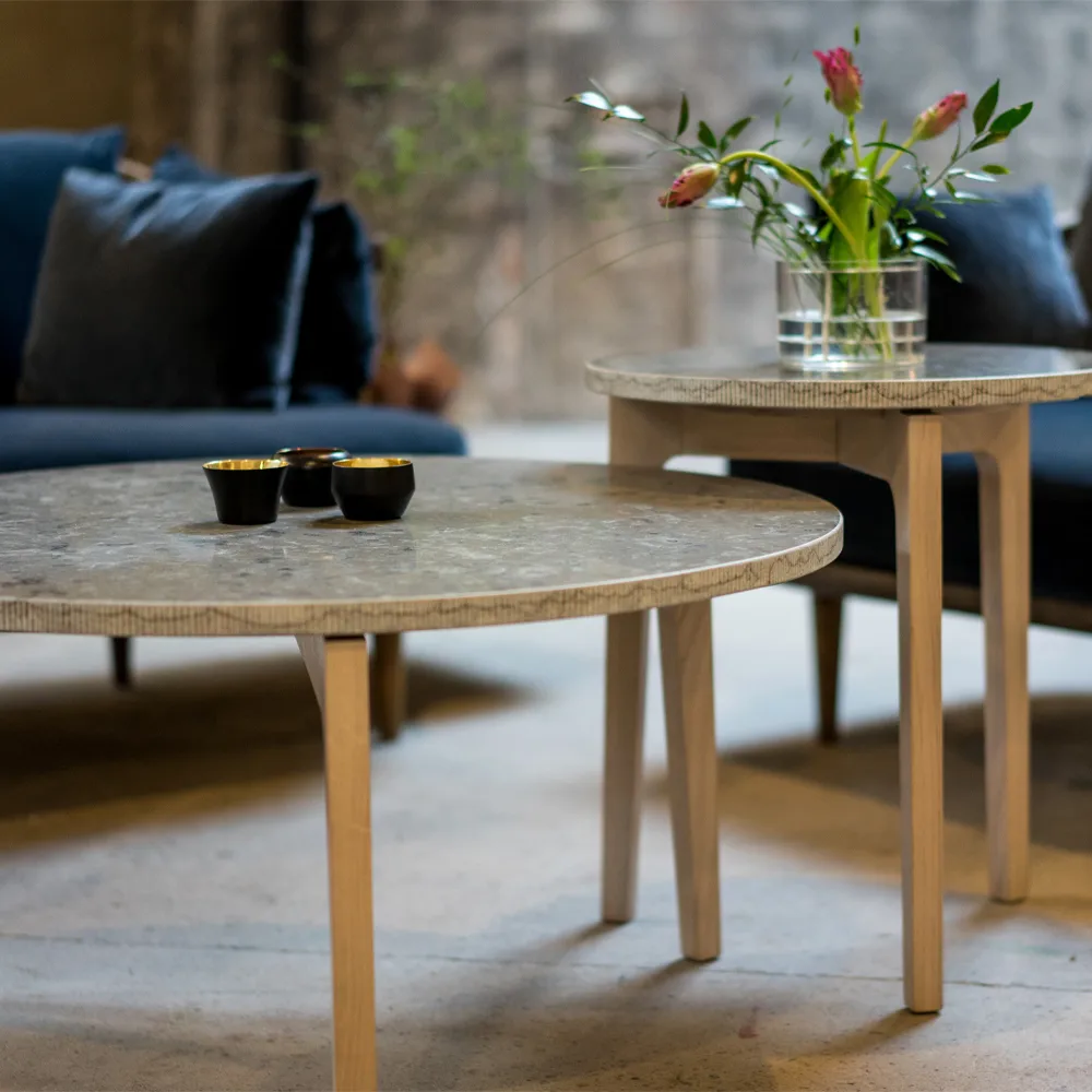 Höllviken soffbord Ø80 cm, Kalksten-vitpigmenterade ekben Mavis
