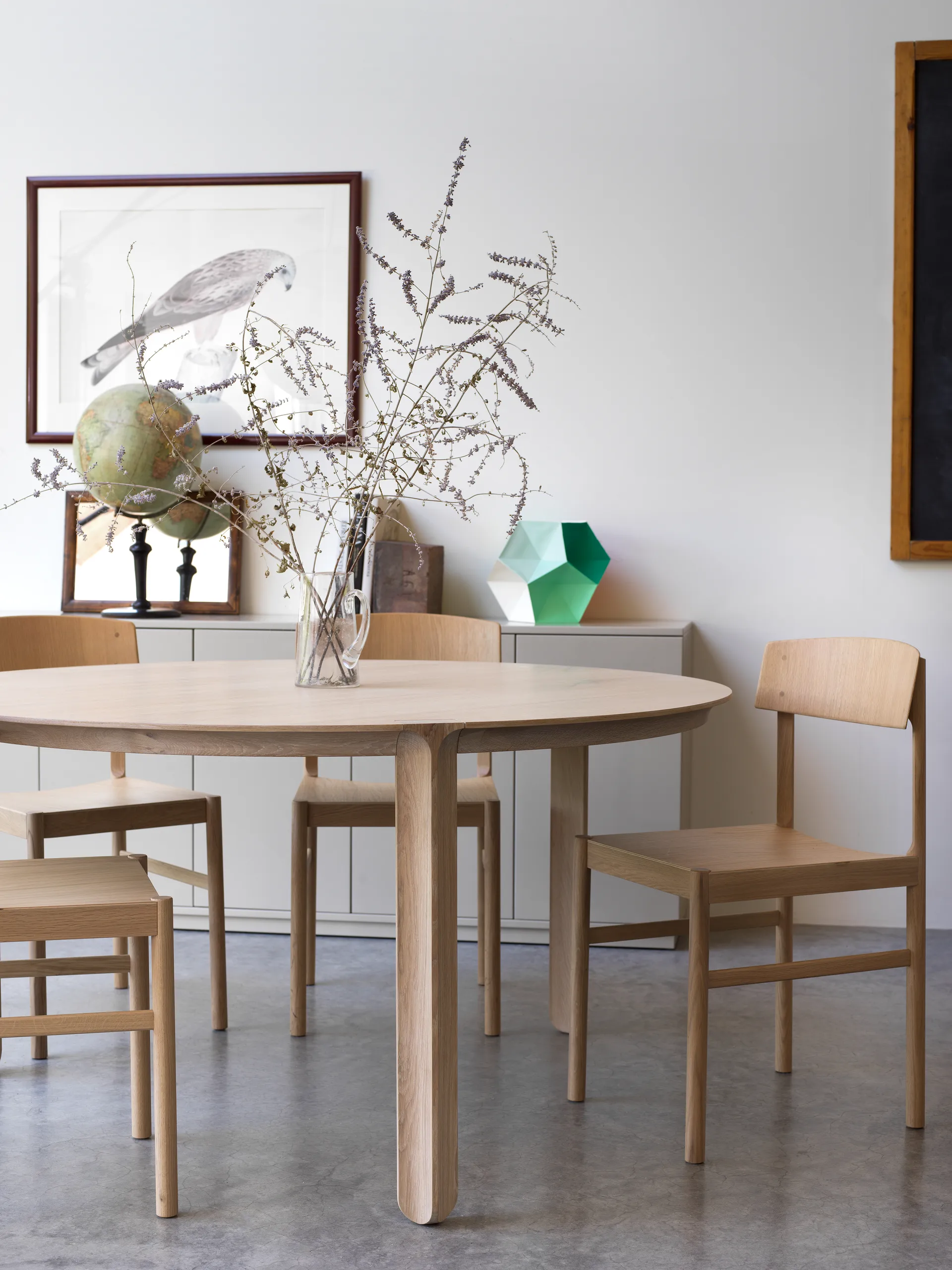 Rod stol, Vitpigmenterad mattlackad ek Mavis