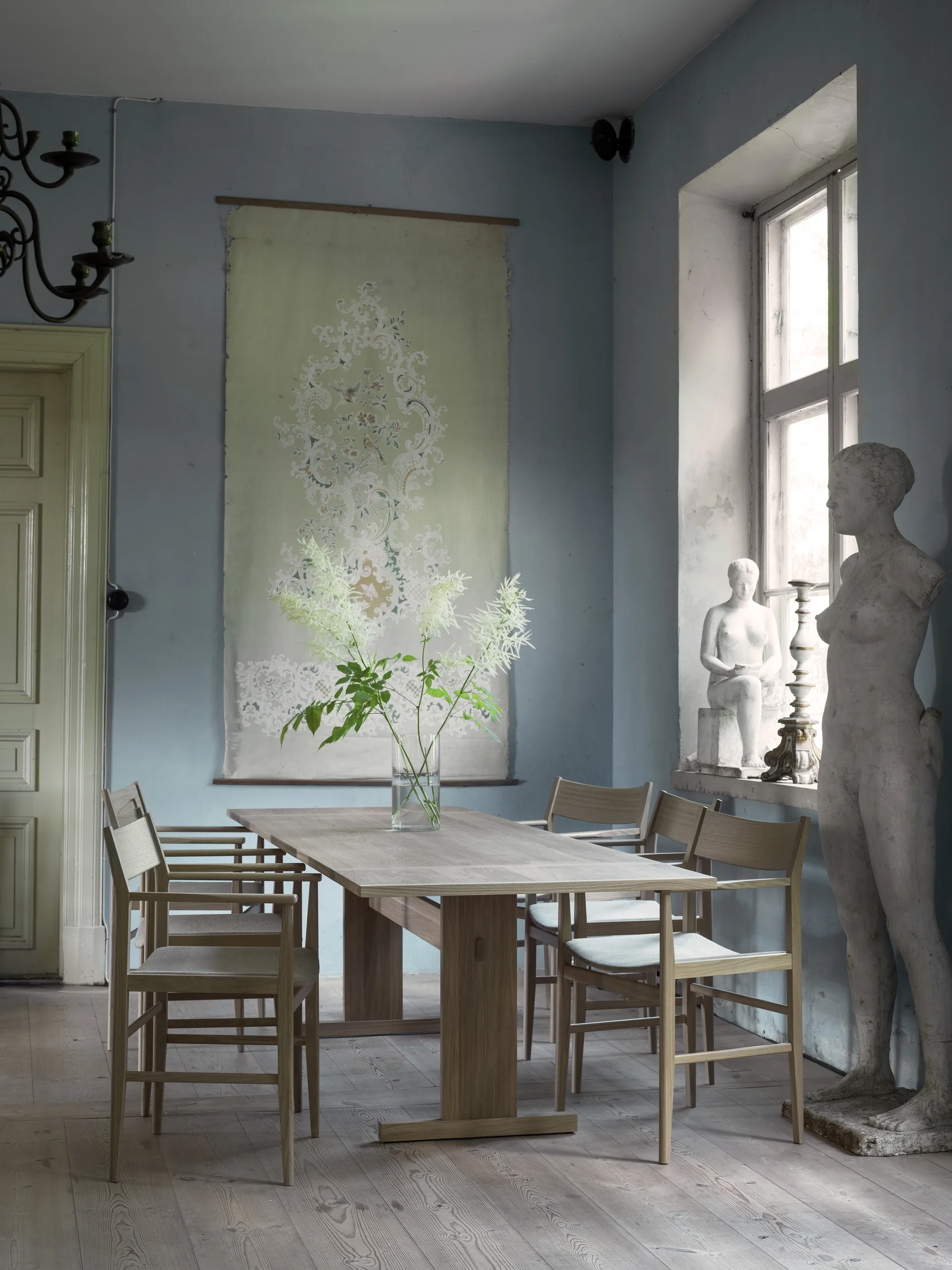 Siza karmstol, Vitpigmenterad ek-lin sits Mavis