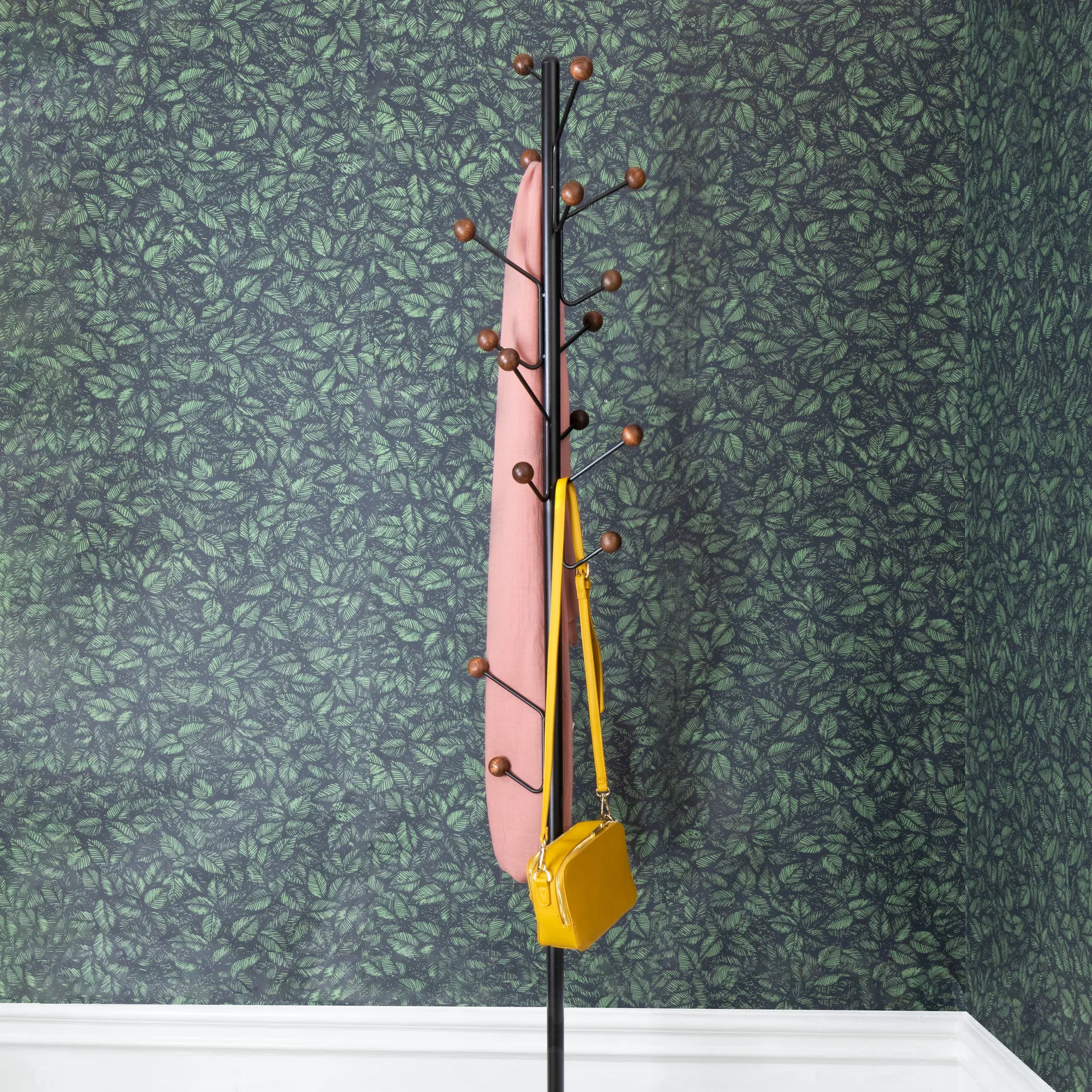 Bill Floor klädhängare, Svart-mörkbrun Maze