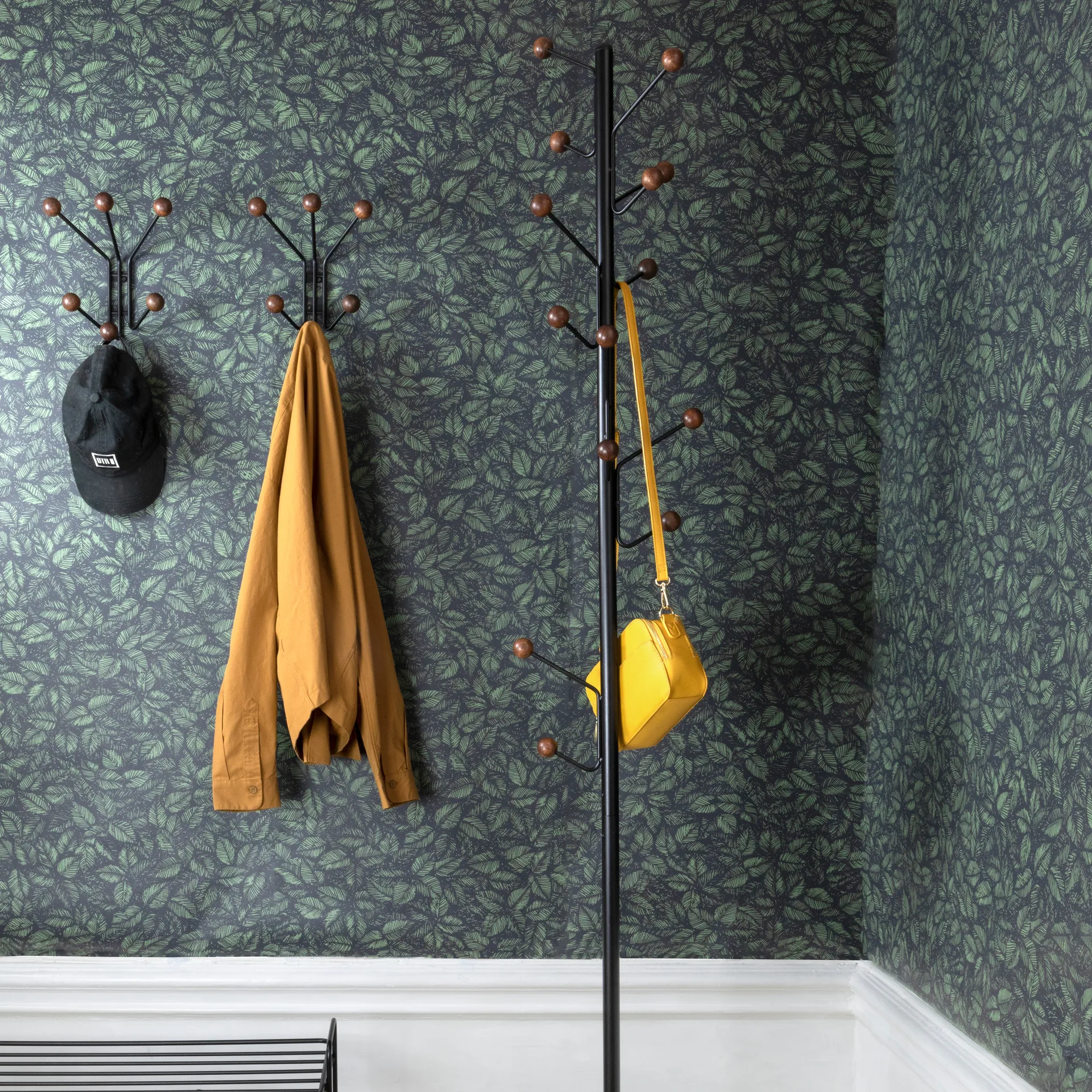 Bill Floor klädhängare, Svart-mörkbrun Maze