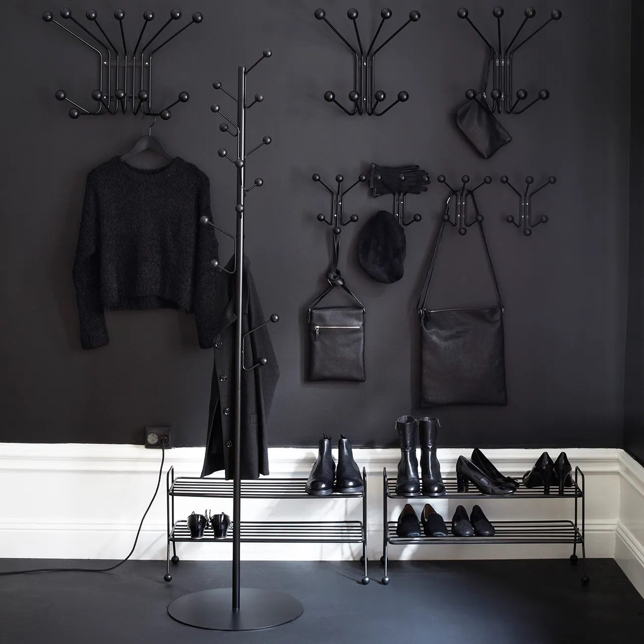 Bill Floor klädhängare, Svart Maze