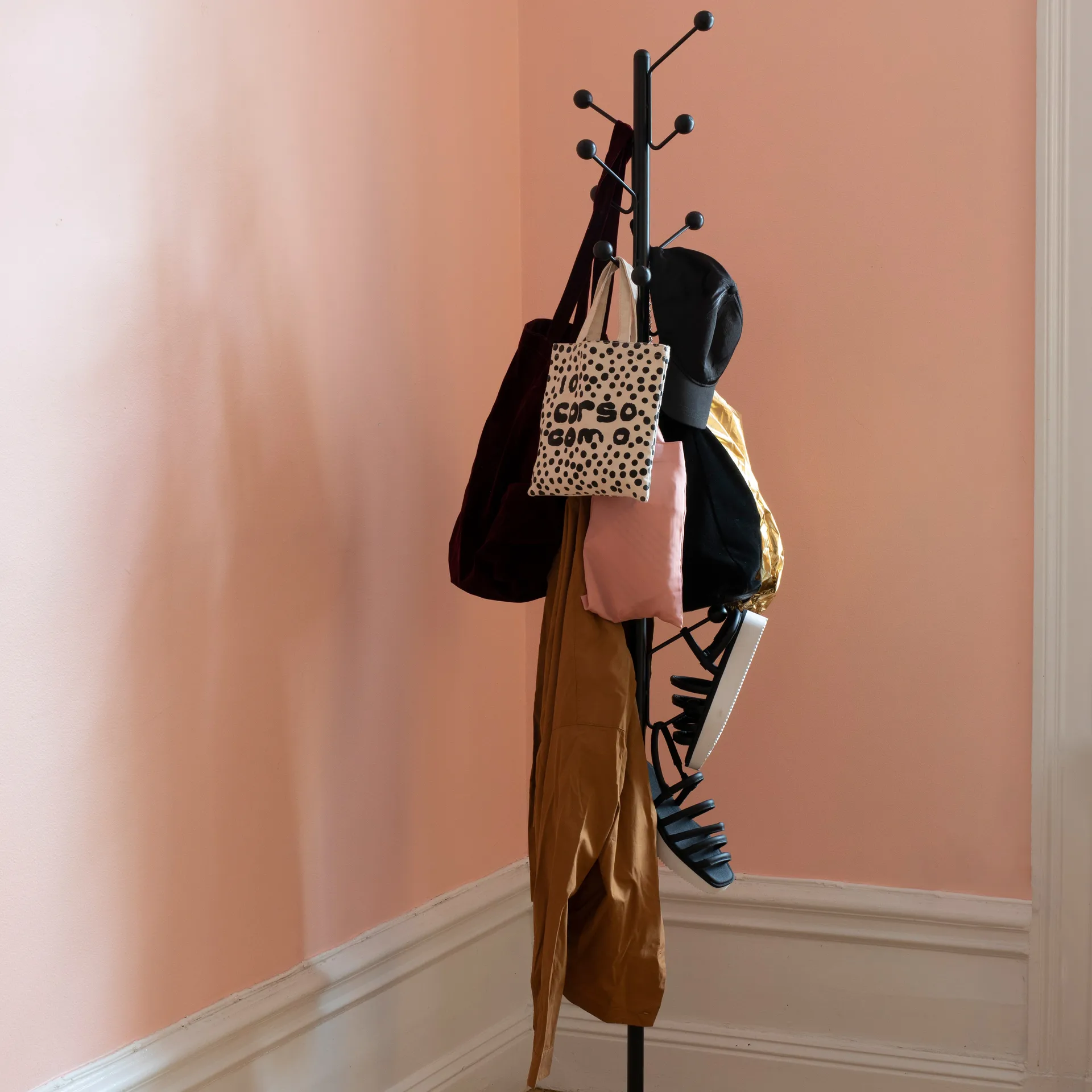 Bill Floor klädhängare, Svart Maze