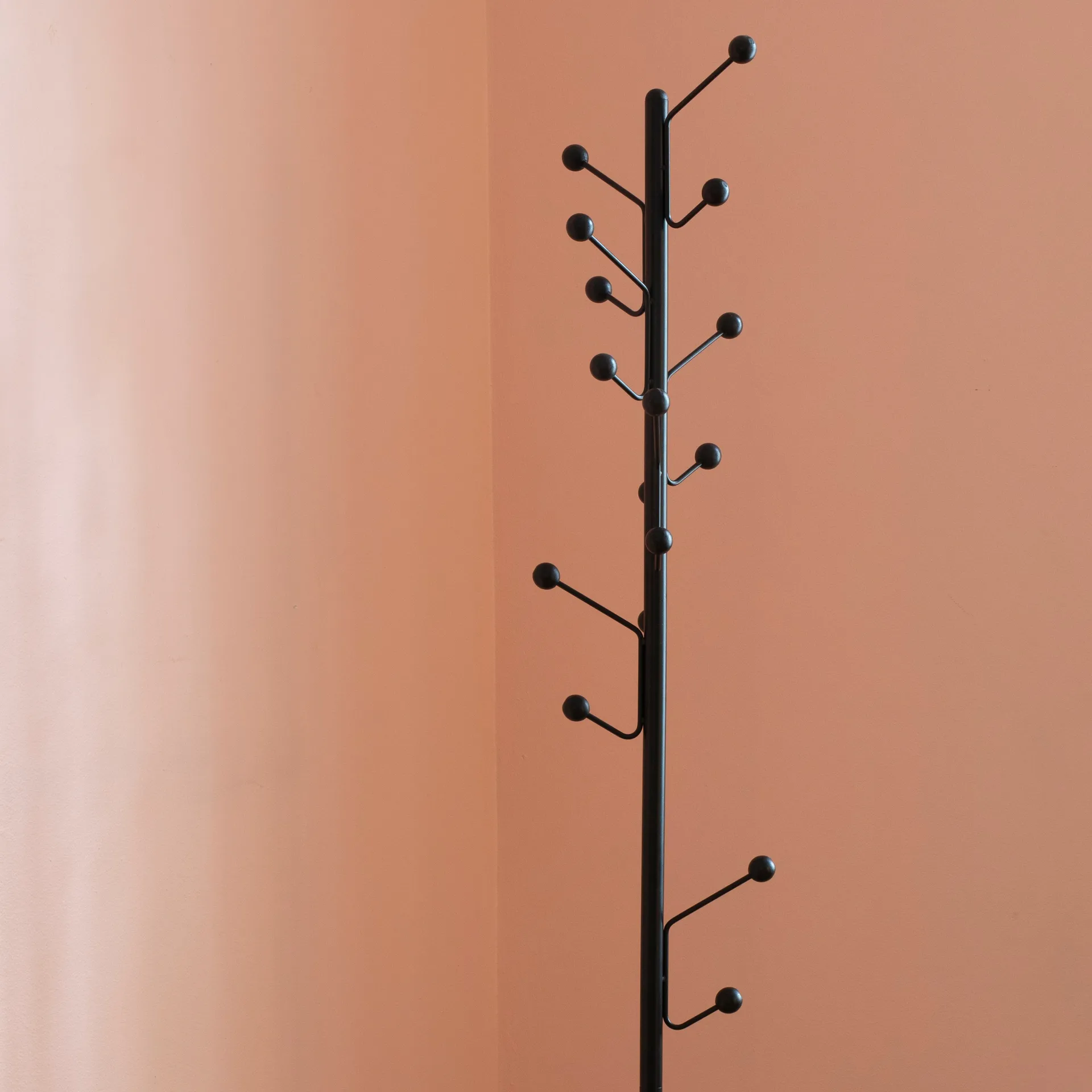 Bill Floor klädhängare, Svart Maze