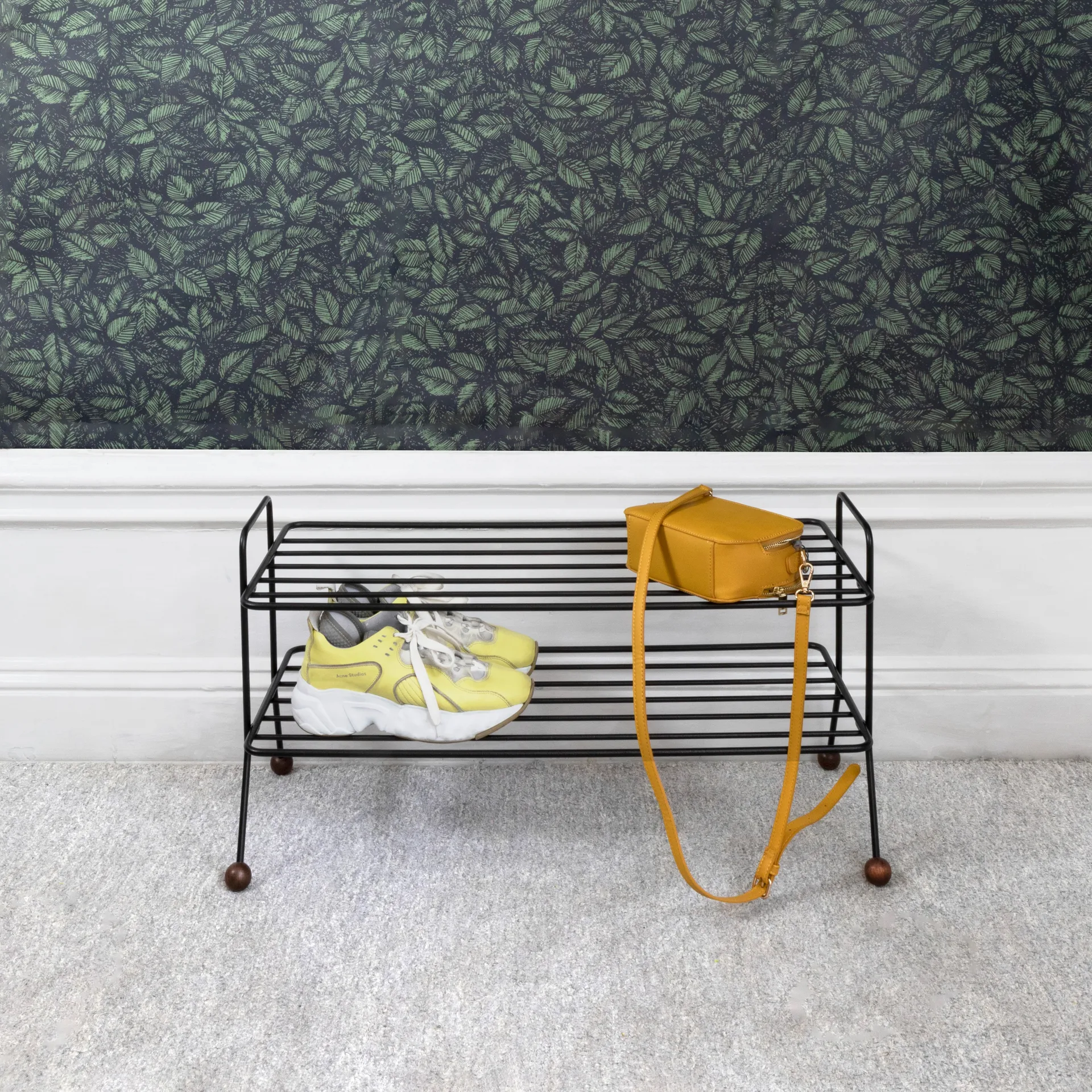 Bill skohylla, Svart-mörkbrun Maze