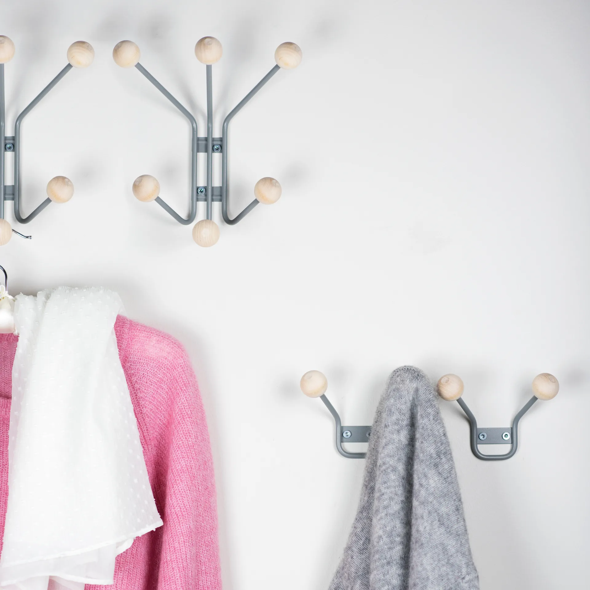 Bill XS klädhängare, grå Maze