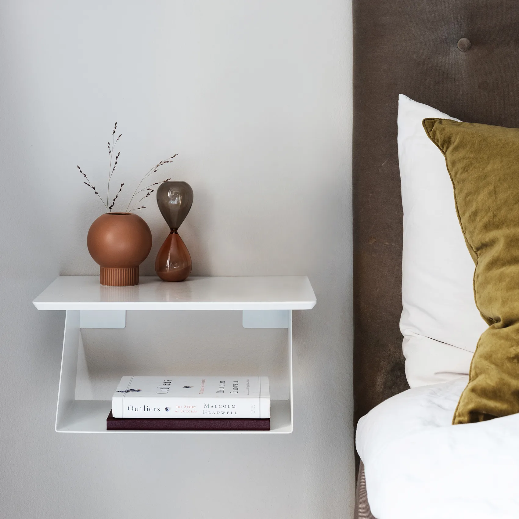 Edgy hylla, vit Maze