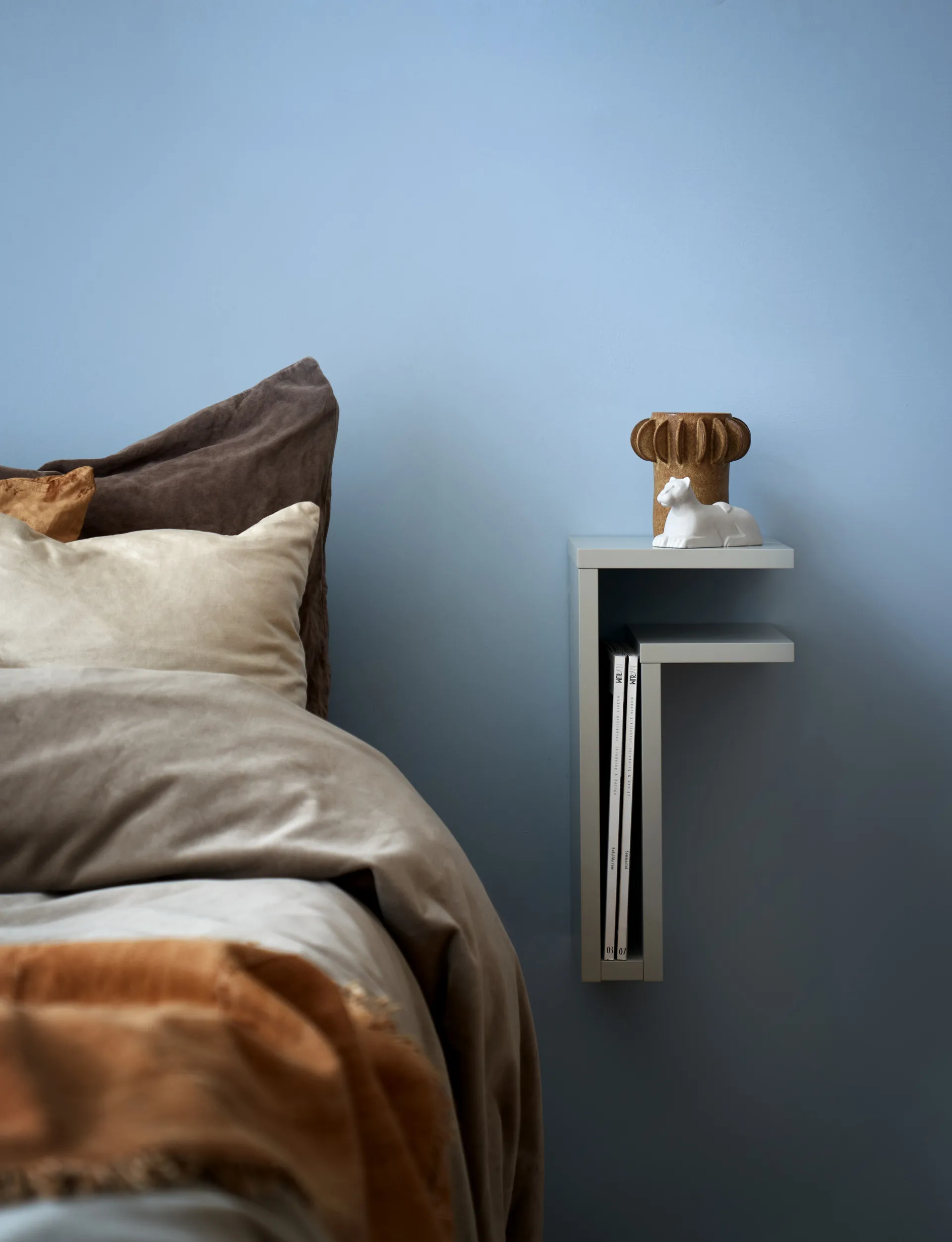 F-shelf vägghylla silk grey, Hylla åt höger Maze