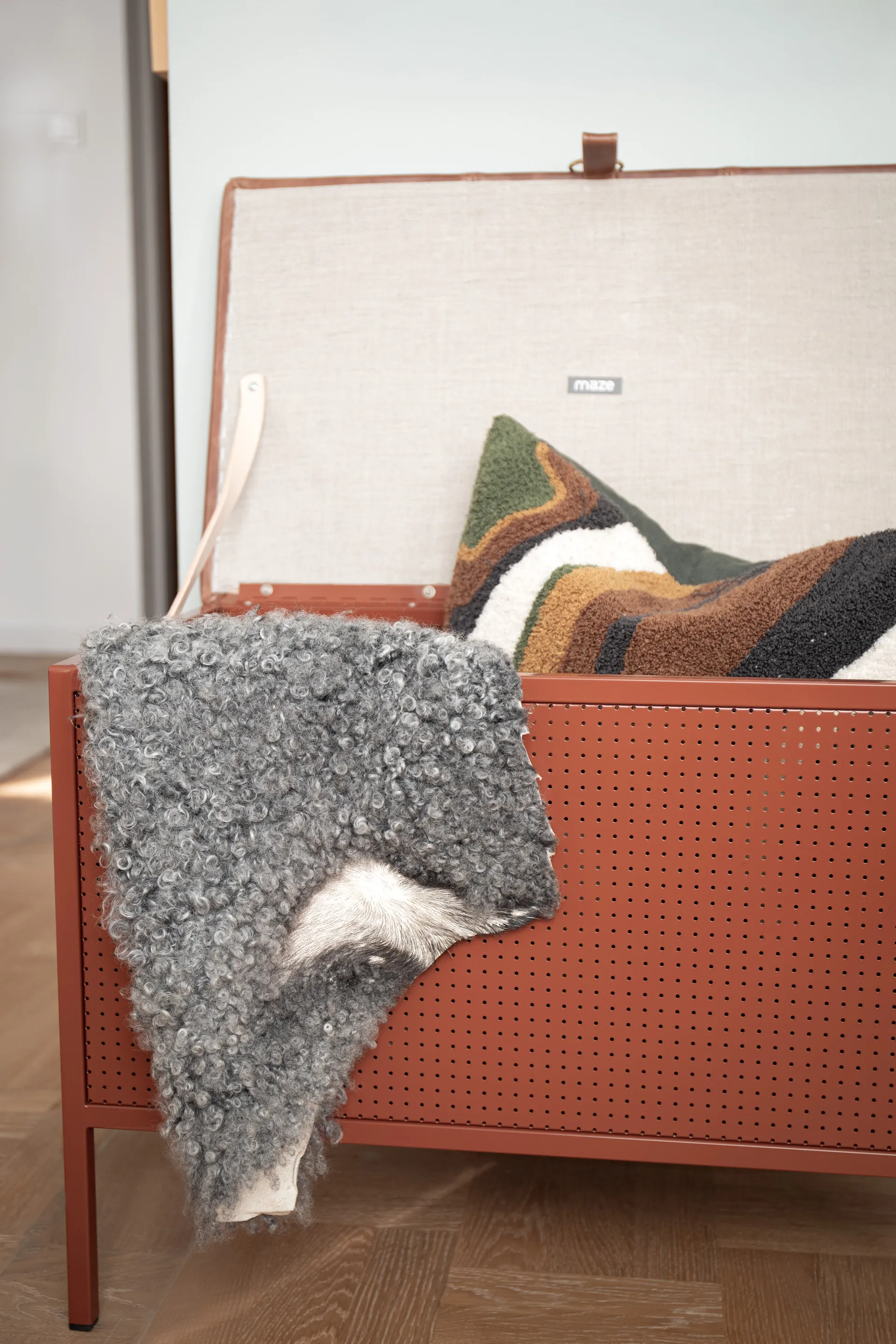 Frank förvaringsbänk, Cinnamon-vintage cognac Maze