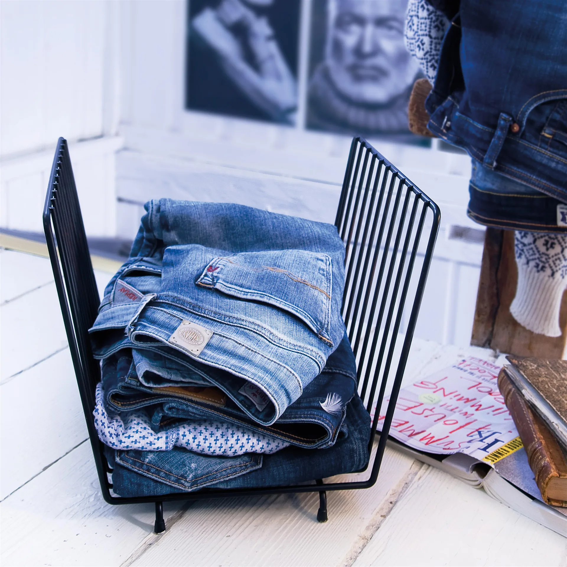 Journal tidningsställ, svart Maze