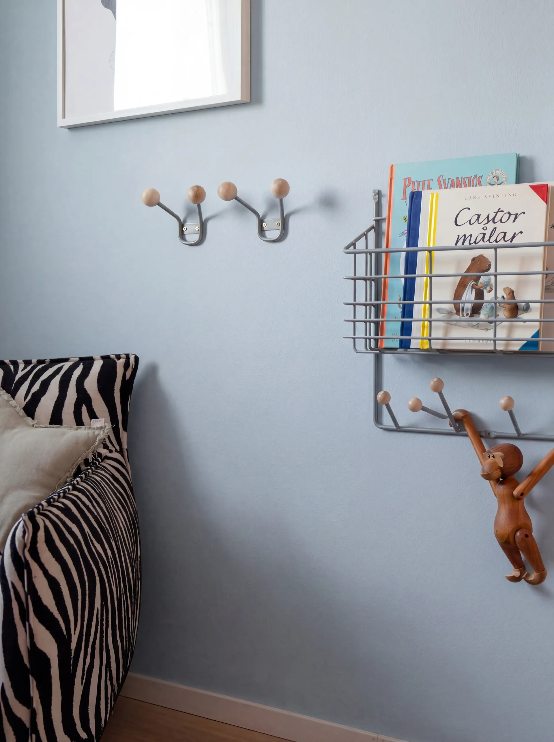 Mitten shelf hylla junior, Pigeon blue, 38,6x35,2x8,6 cm Maze