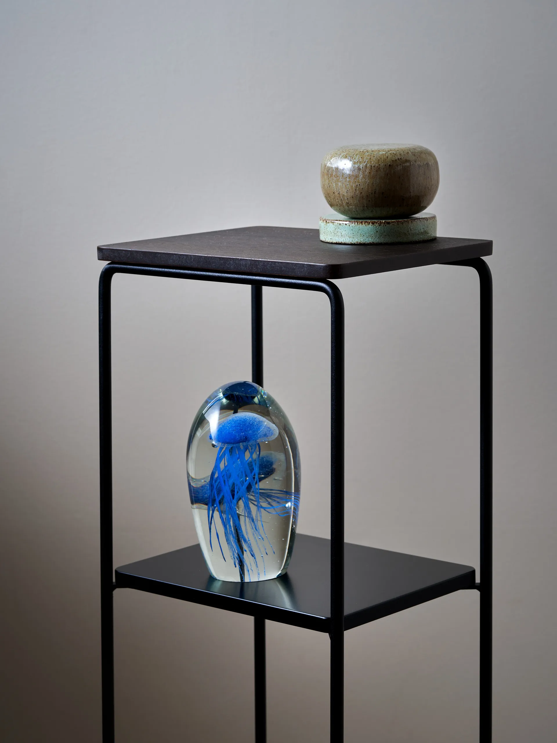 Mixrack Floor Shelf L hylla 26x19x82,2 cm, Stained oak-black Maze