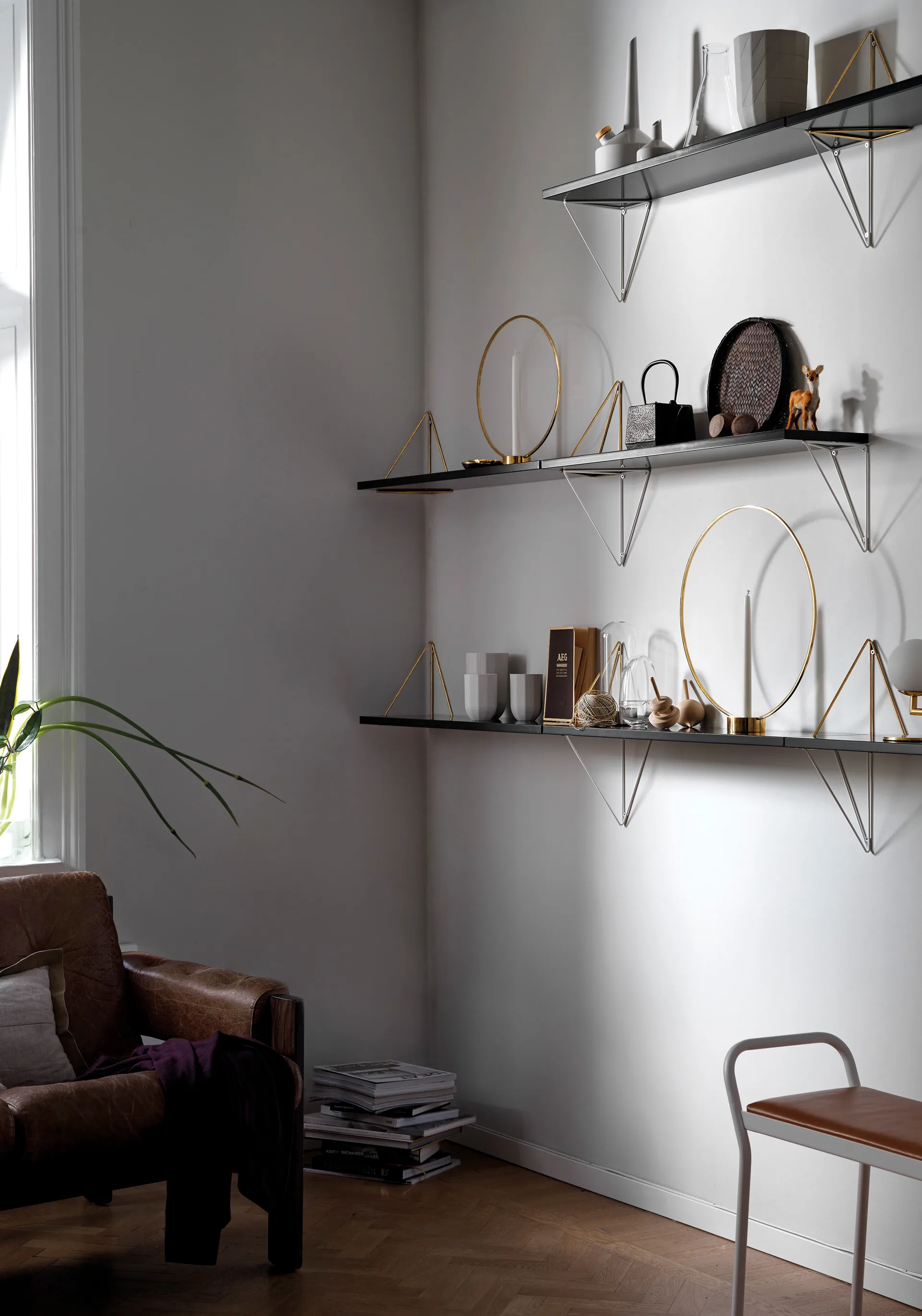 Pythagoras Shelf hyllplan, svart Maze