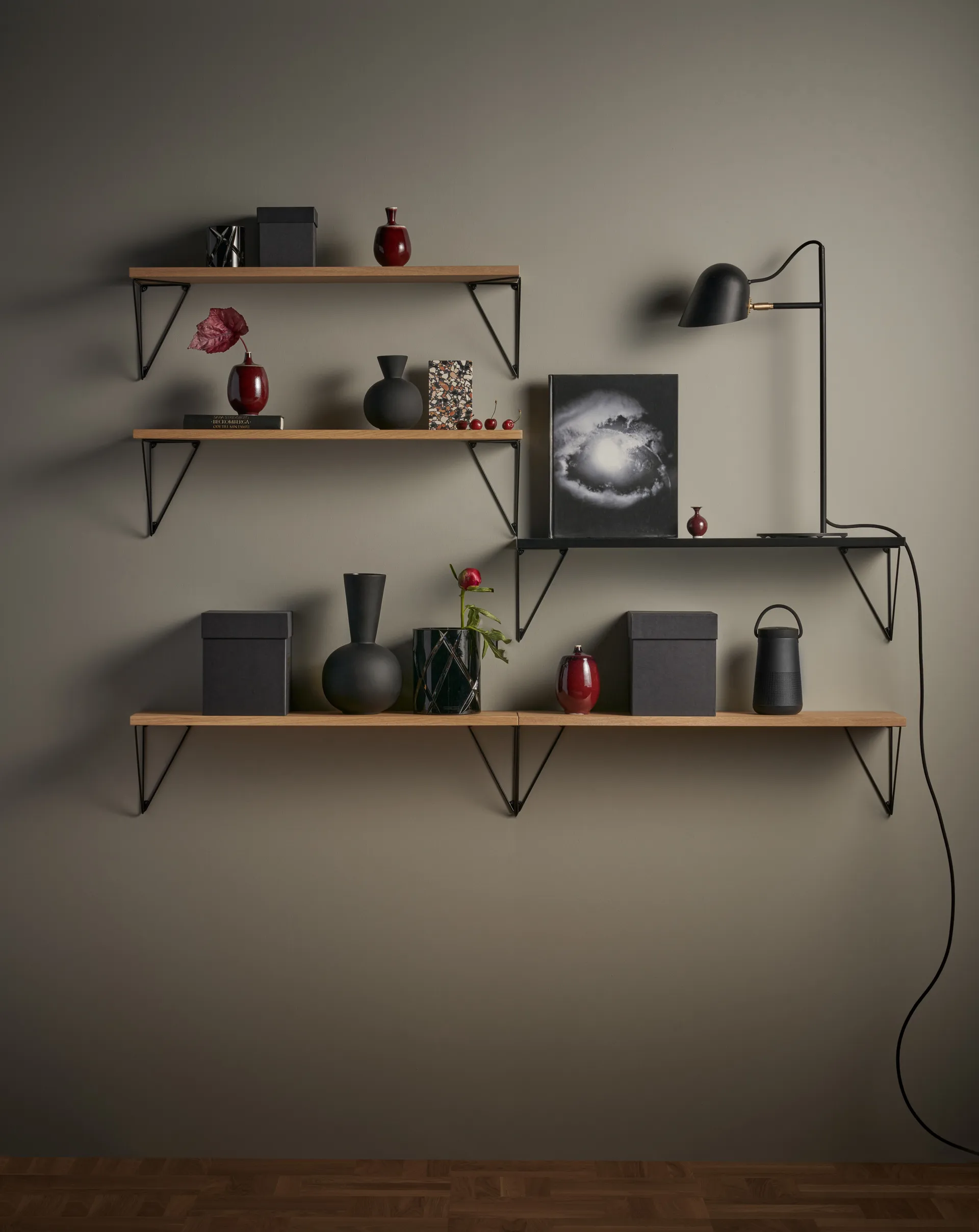 Pythagoras Shelf hyllplan, svart Maze