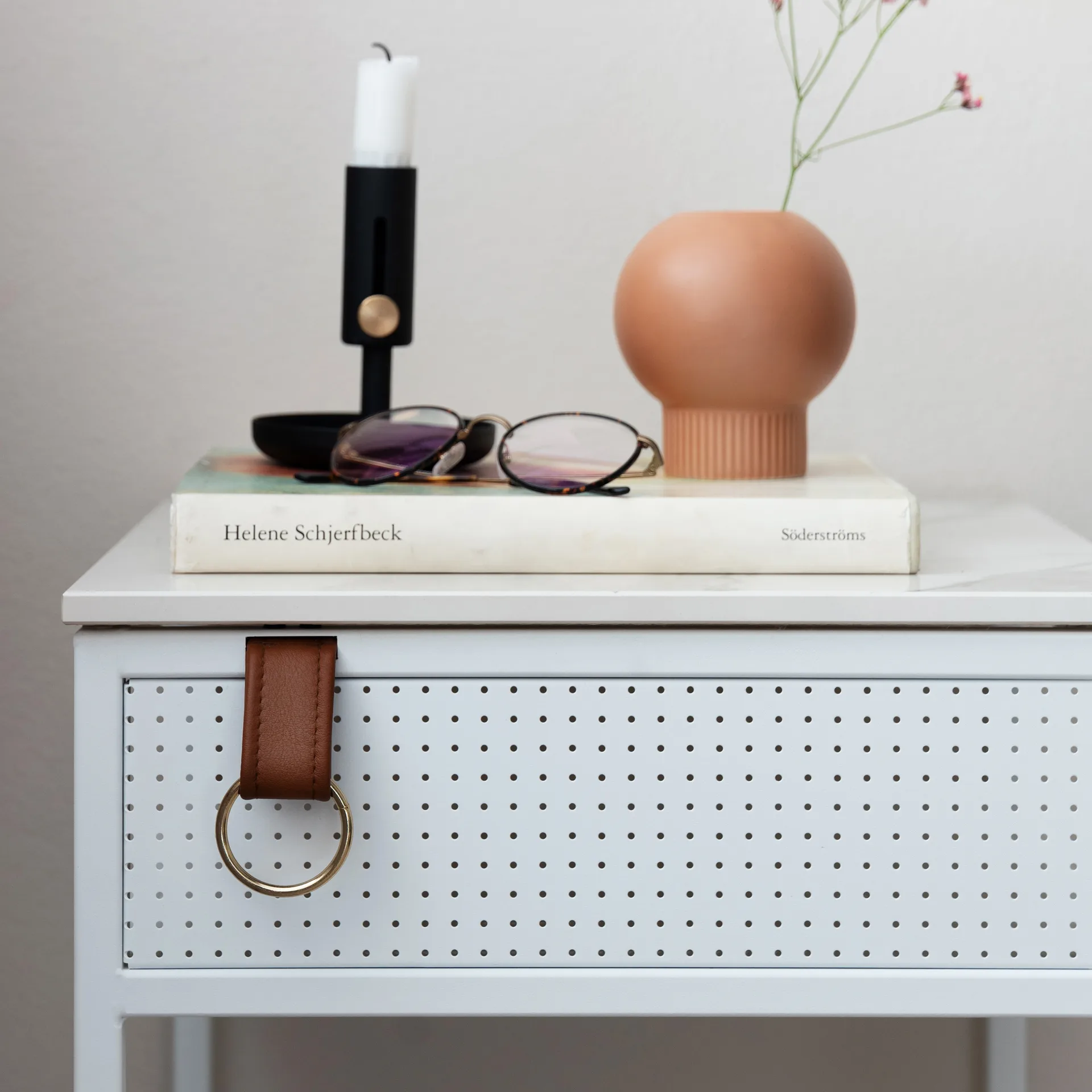 Tracy sidobord, vänsterställt, vit Maze