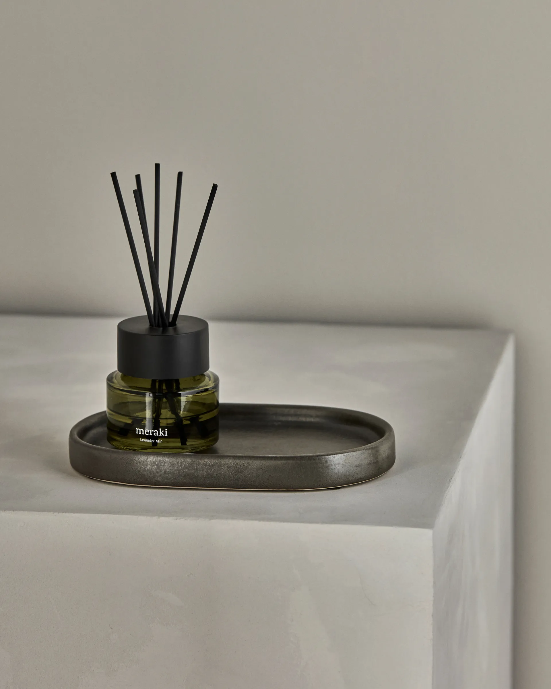 Datura bricka 12,5x20 cm, Mörkgrå Meraki