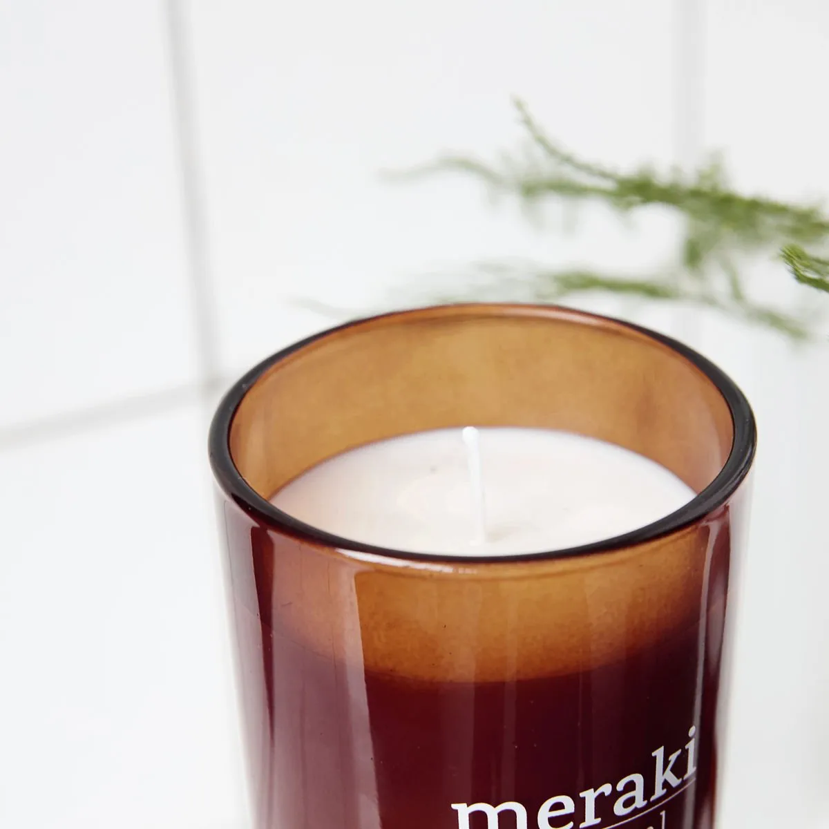 Meraki doftljus brunt glas 35 timmar, Scandinavian garden Meraki